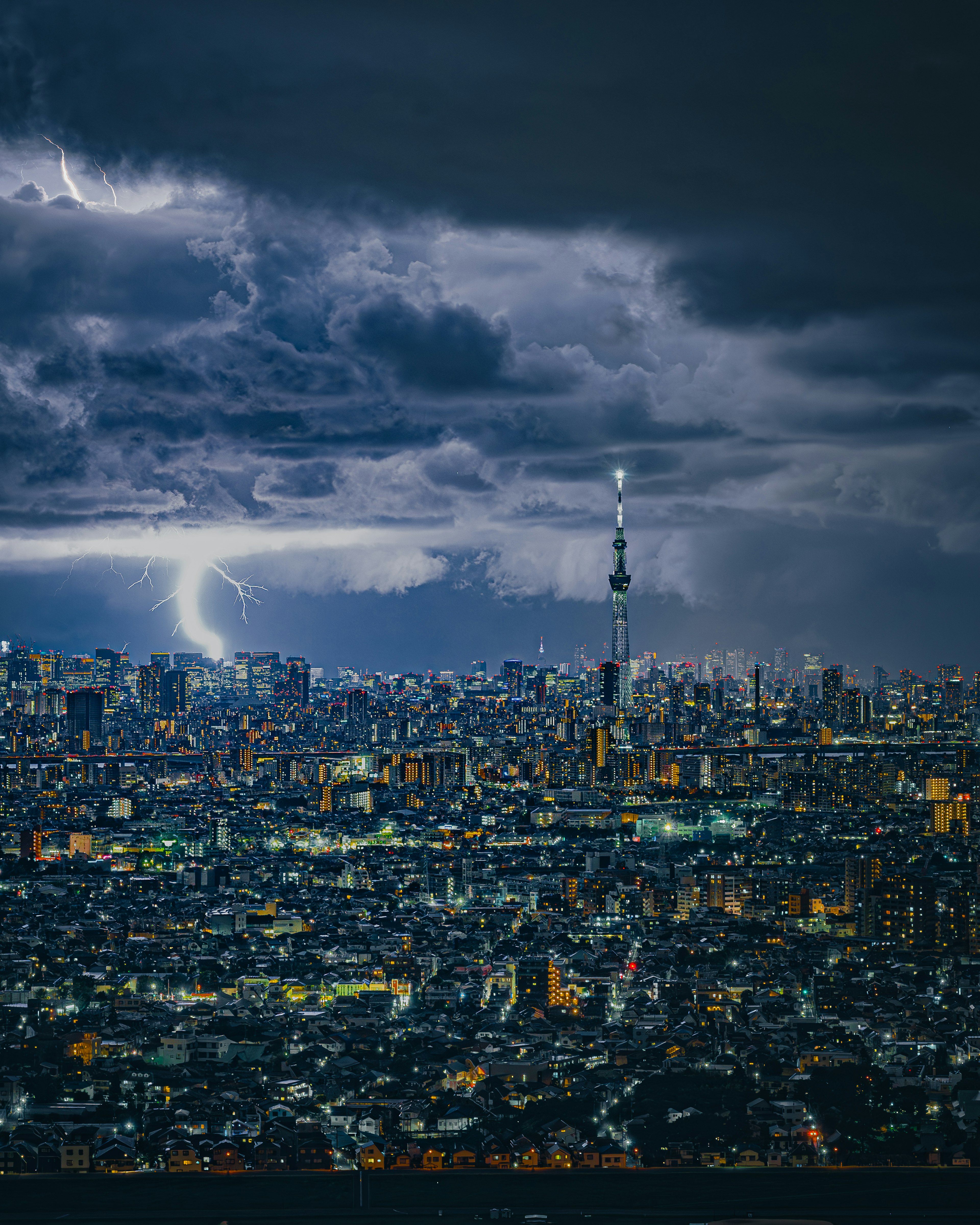 東京夜景與閃電以及東京晴空塔