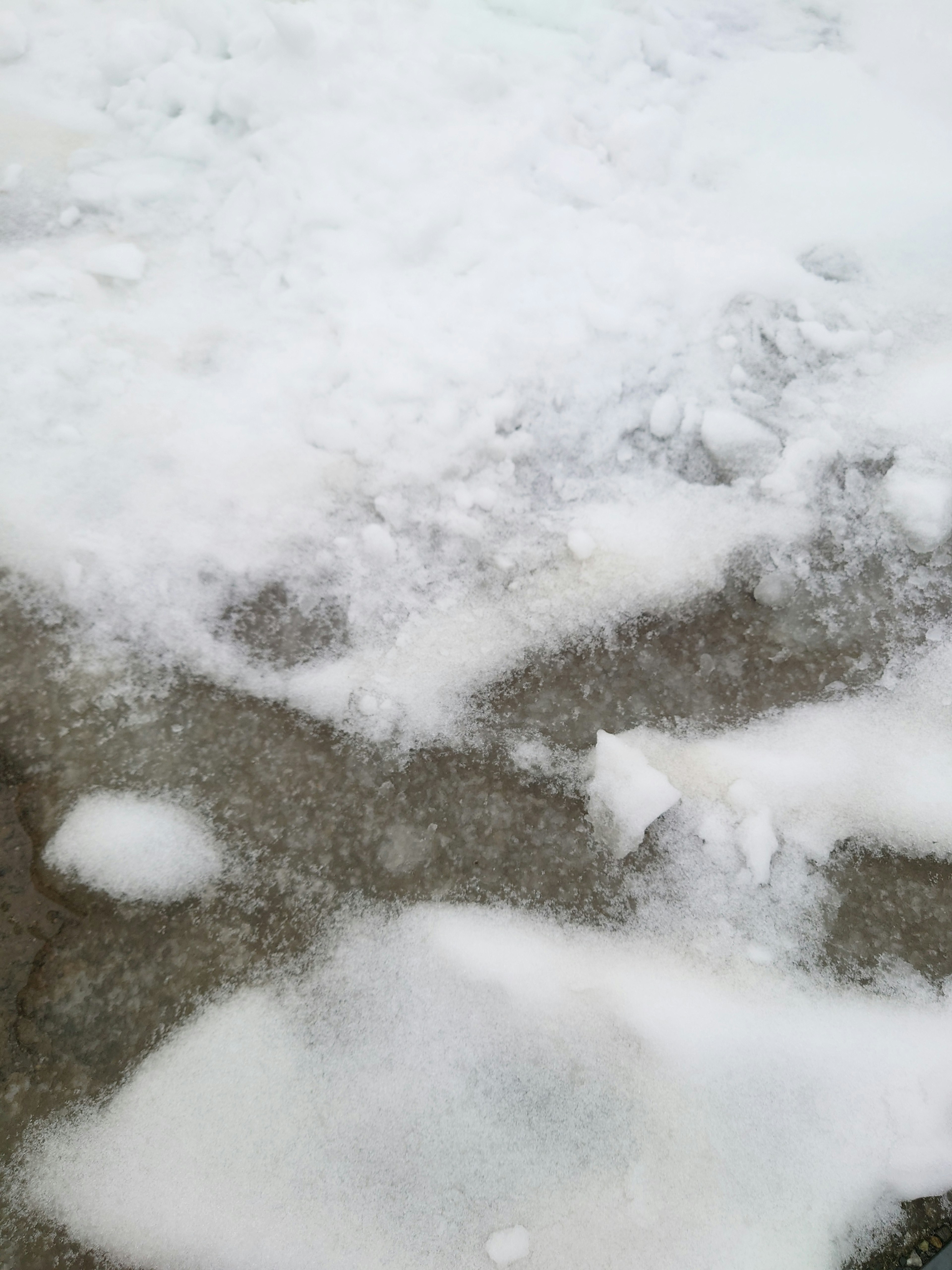 Vue partielle de la neige recouvrant le sol