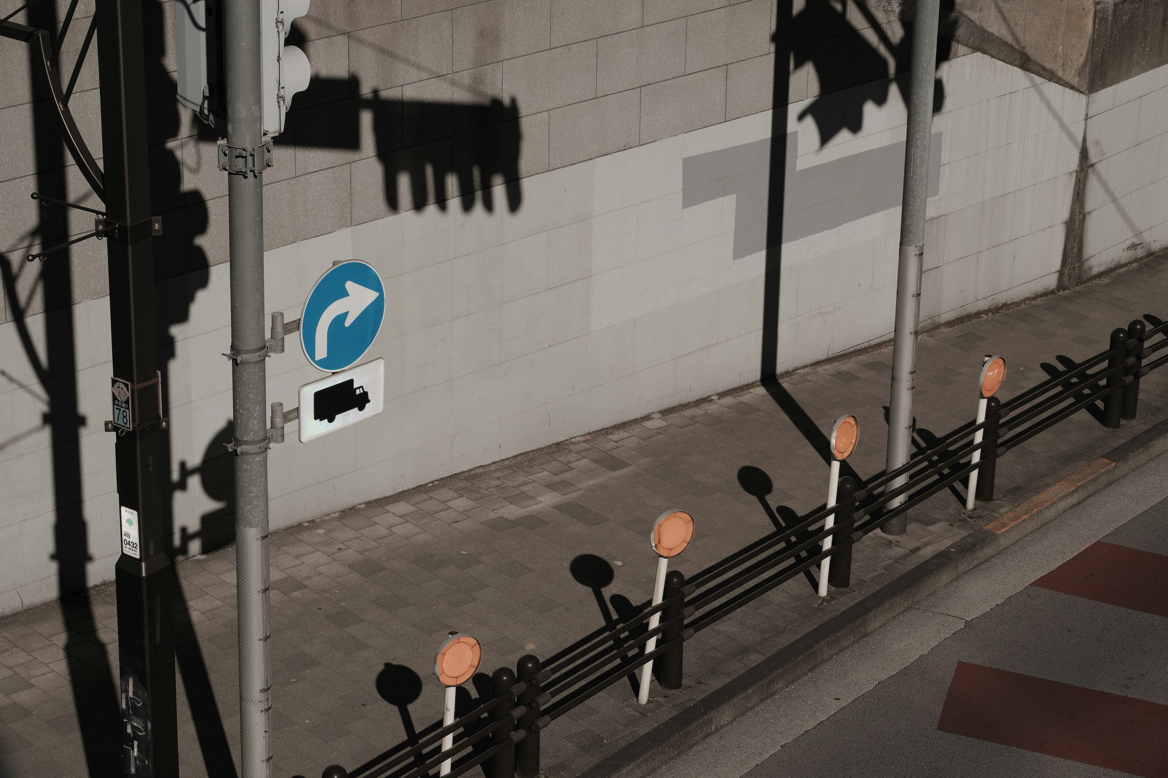 Street intersection featuring traffic lights and a directional sign