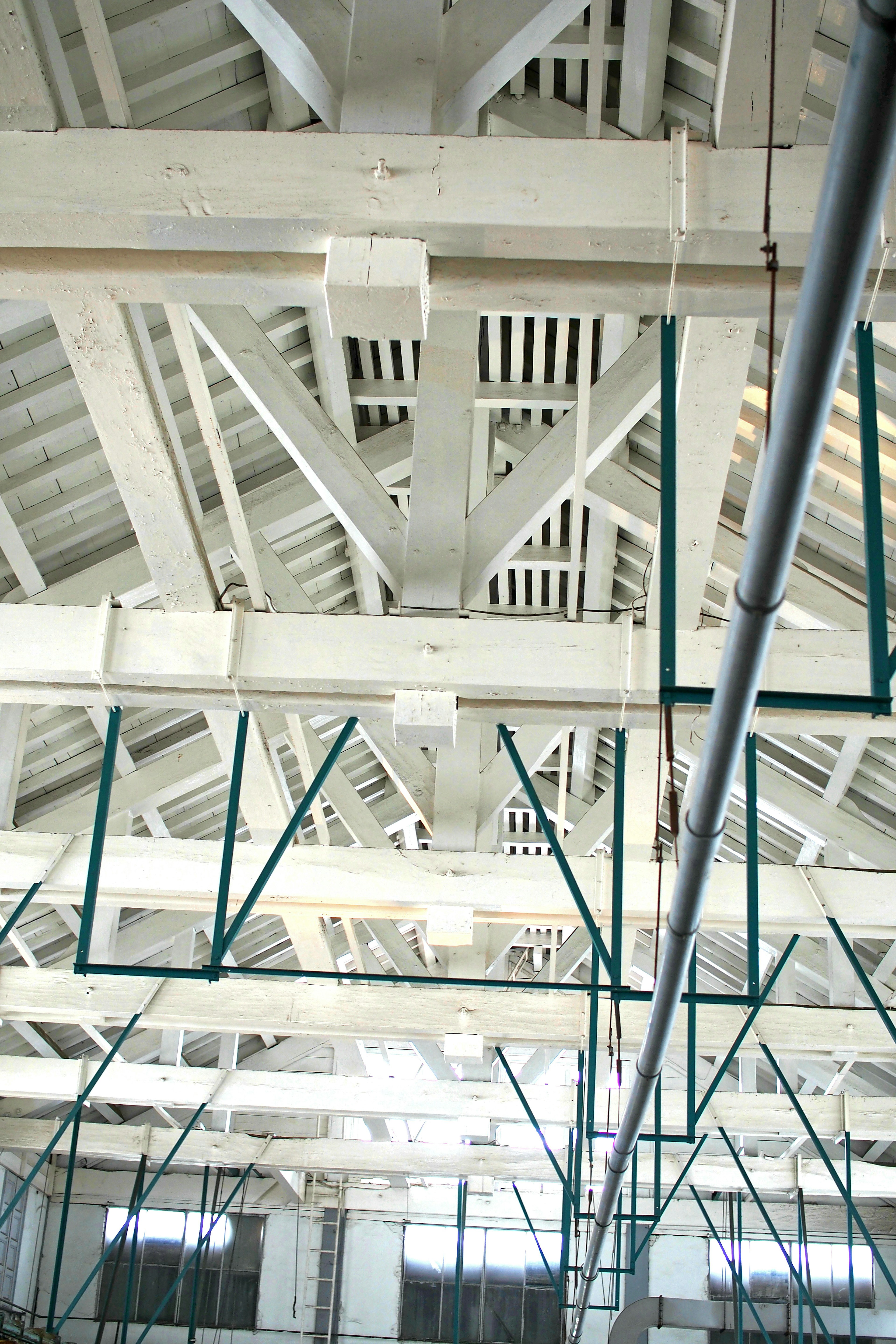 Large space with white wooden ceiling and truss structure