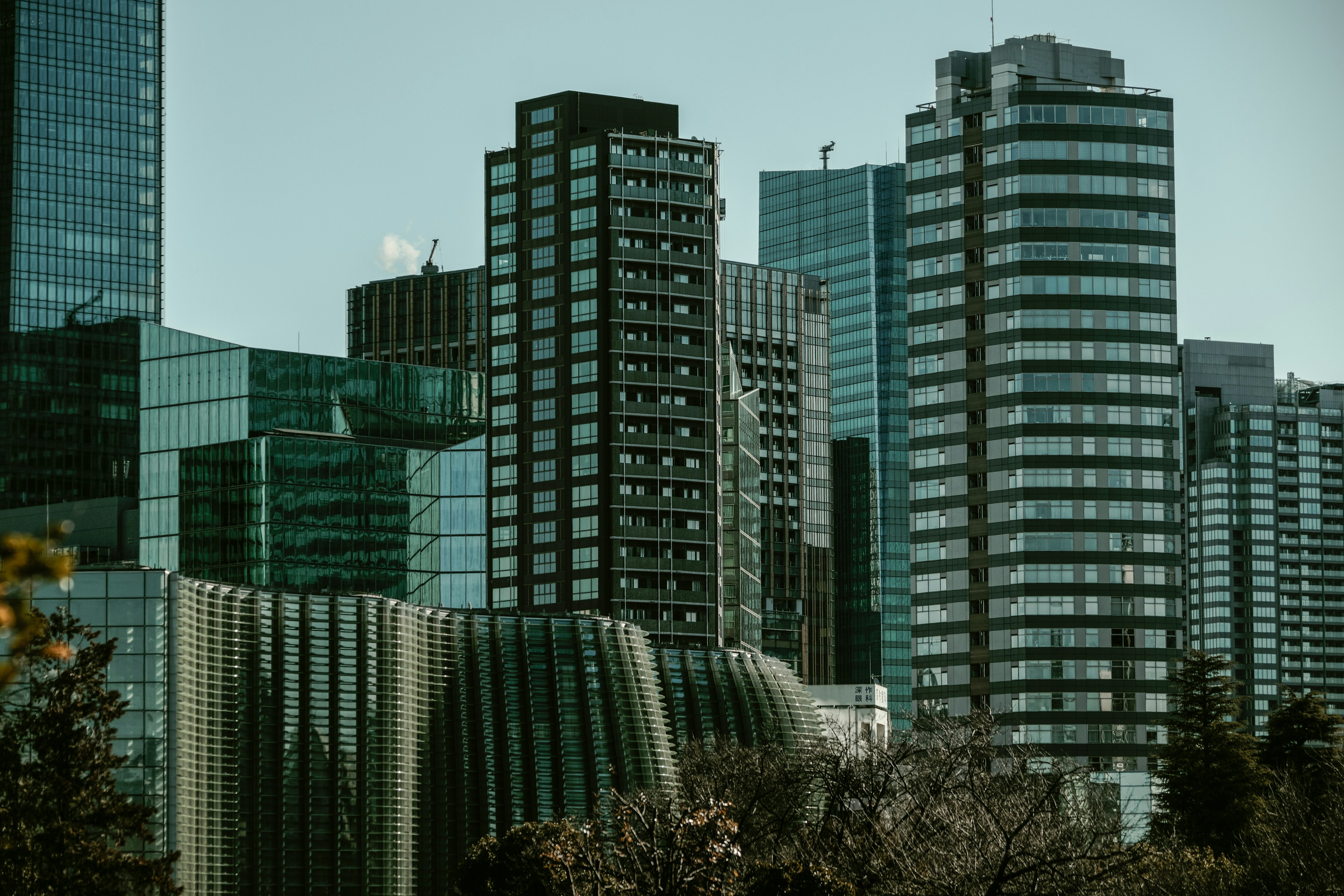 城市風景，特色高樓大廈與玻璃外觀