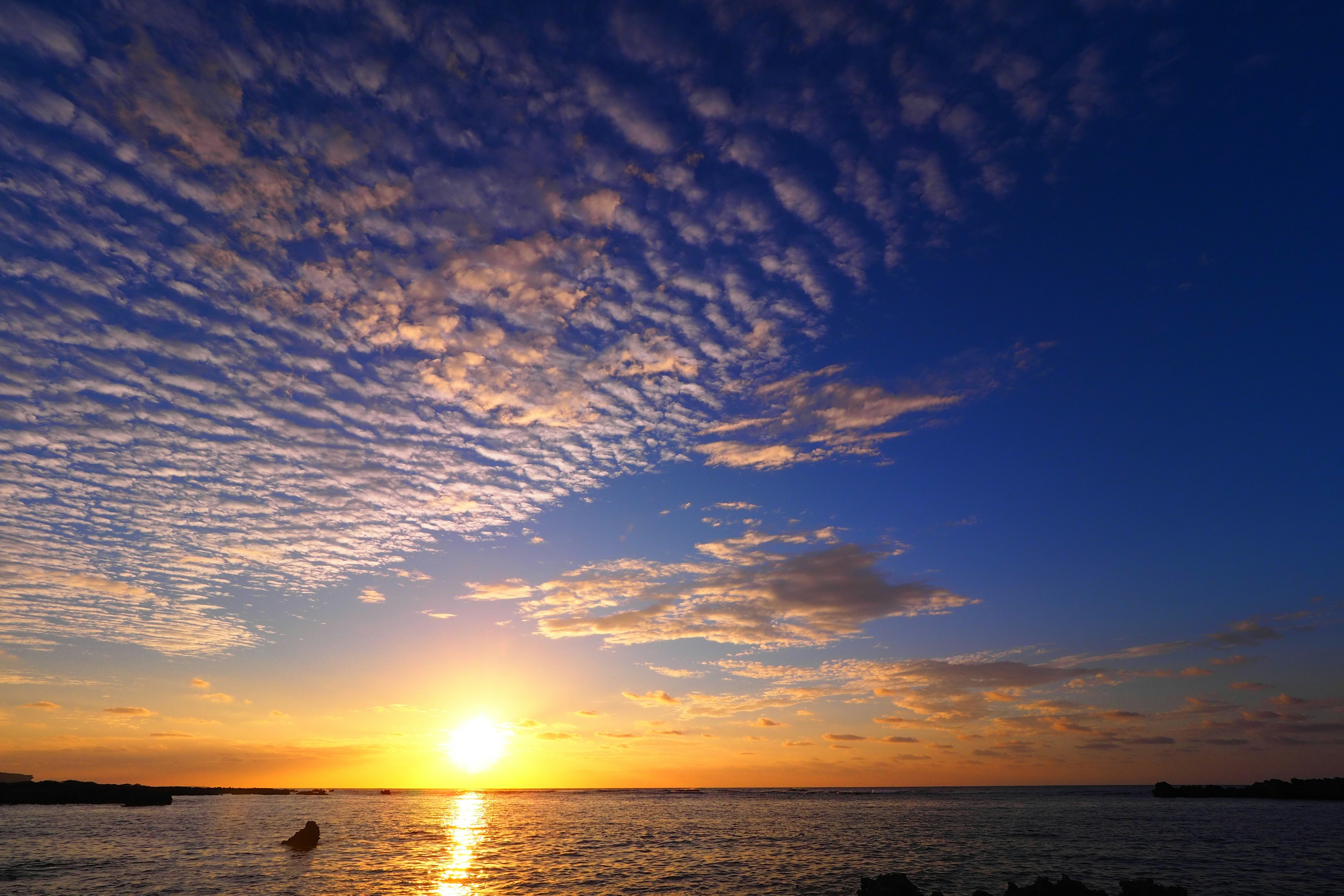 Beautiful sunset reflecting on the water surface of the sea