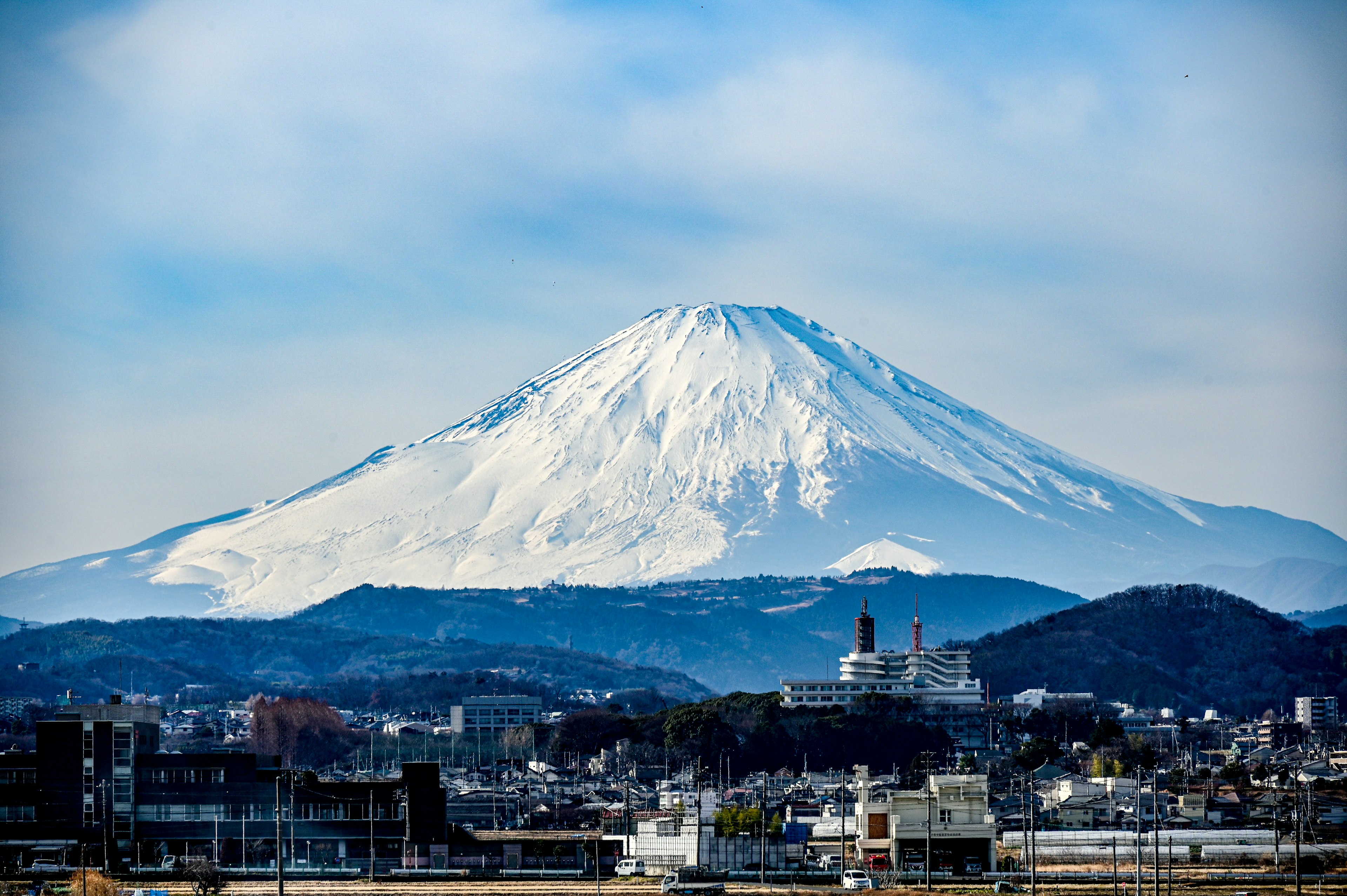 Bella vista del monte Fuji innevato