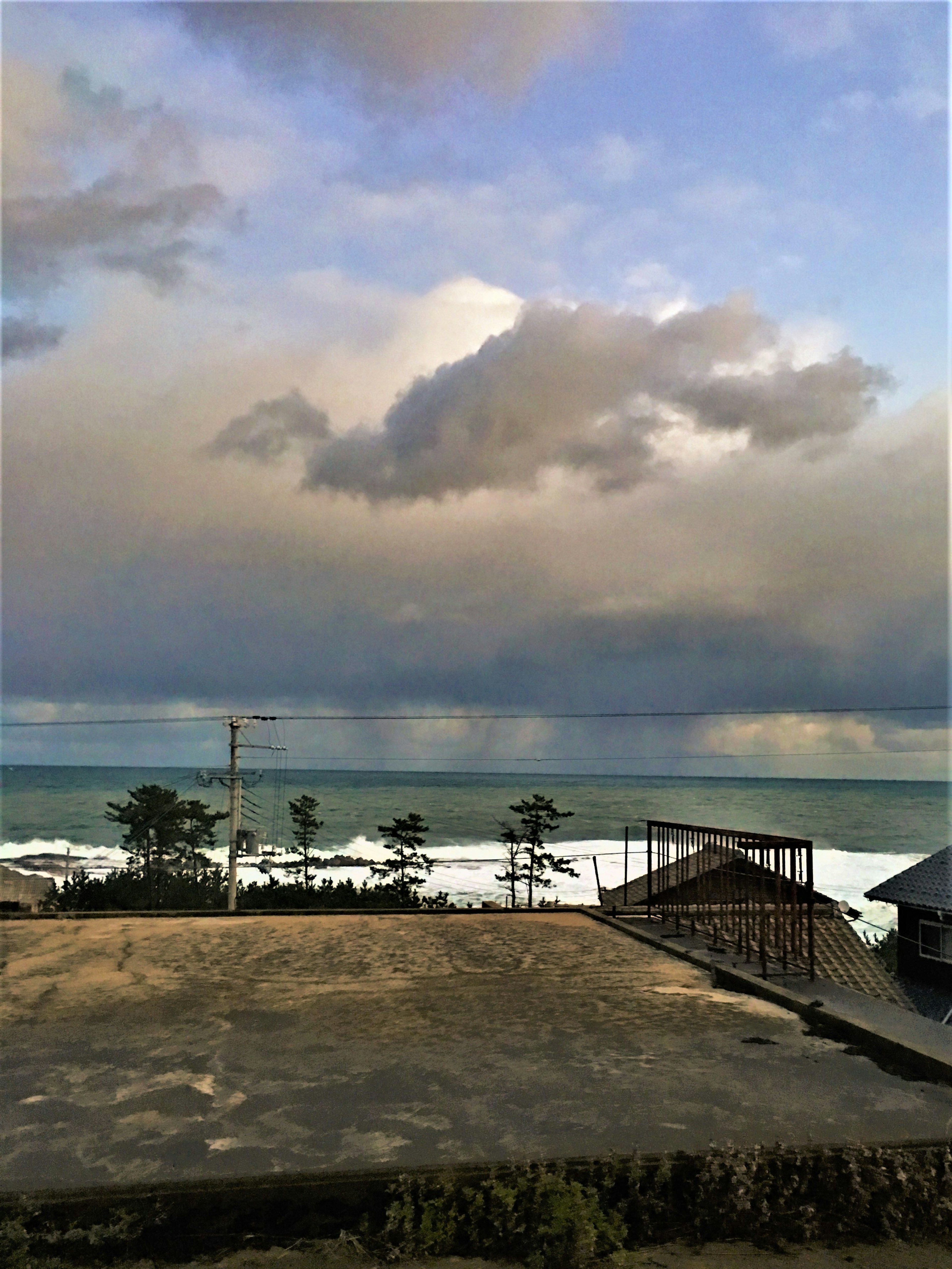 Schöne Aussicht auf das Meer und die Wolken