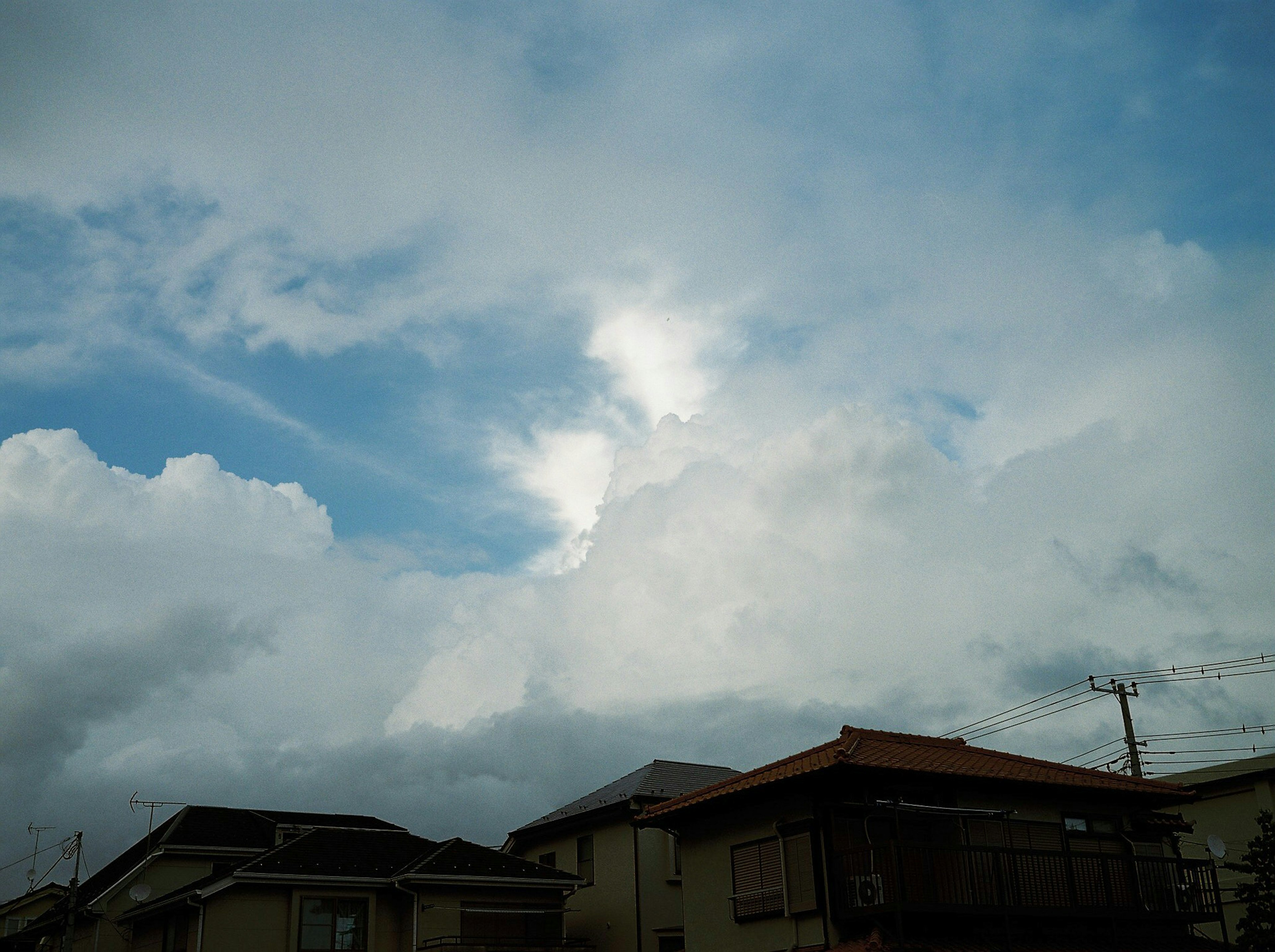 photo-2EQeX4YJHMowB8dg5bdH-image
