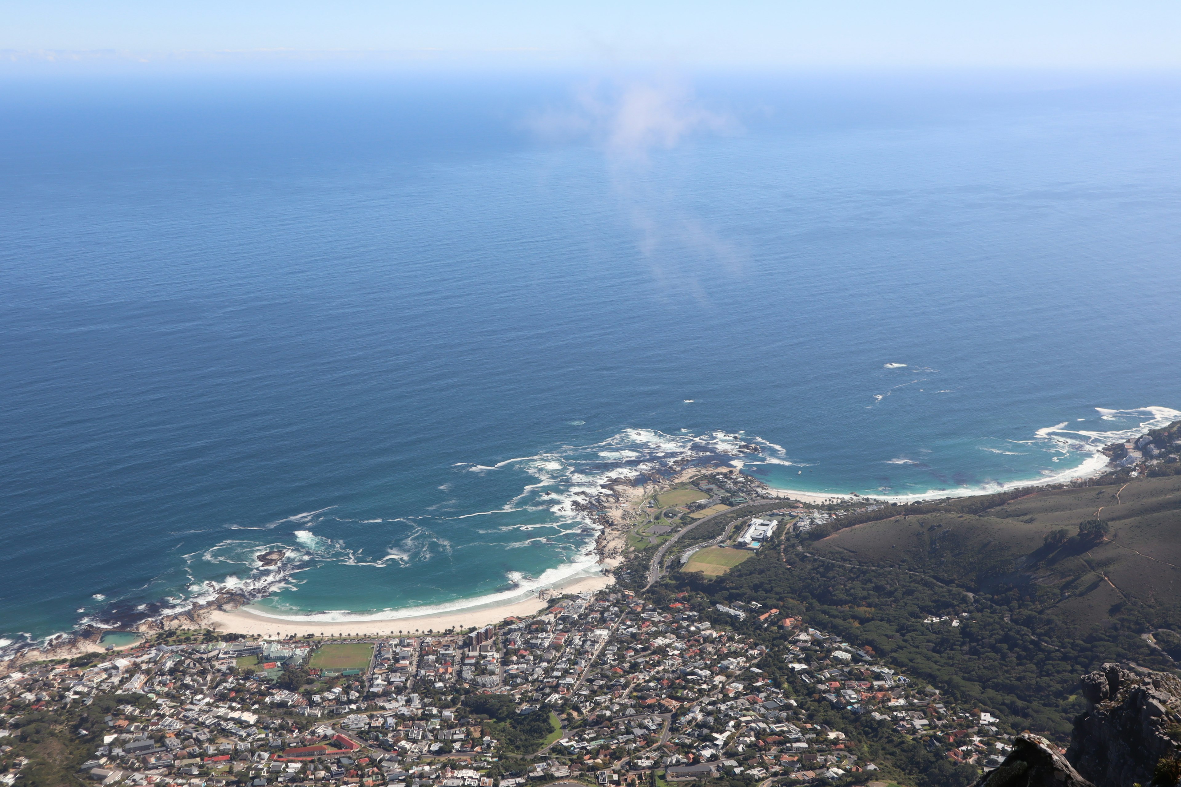 Khung cảnh toàn cảnh bờ biển Cape Town từ Table Mountain