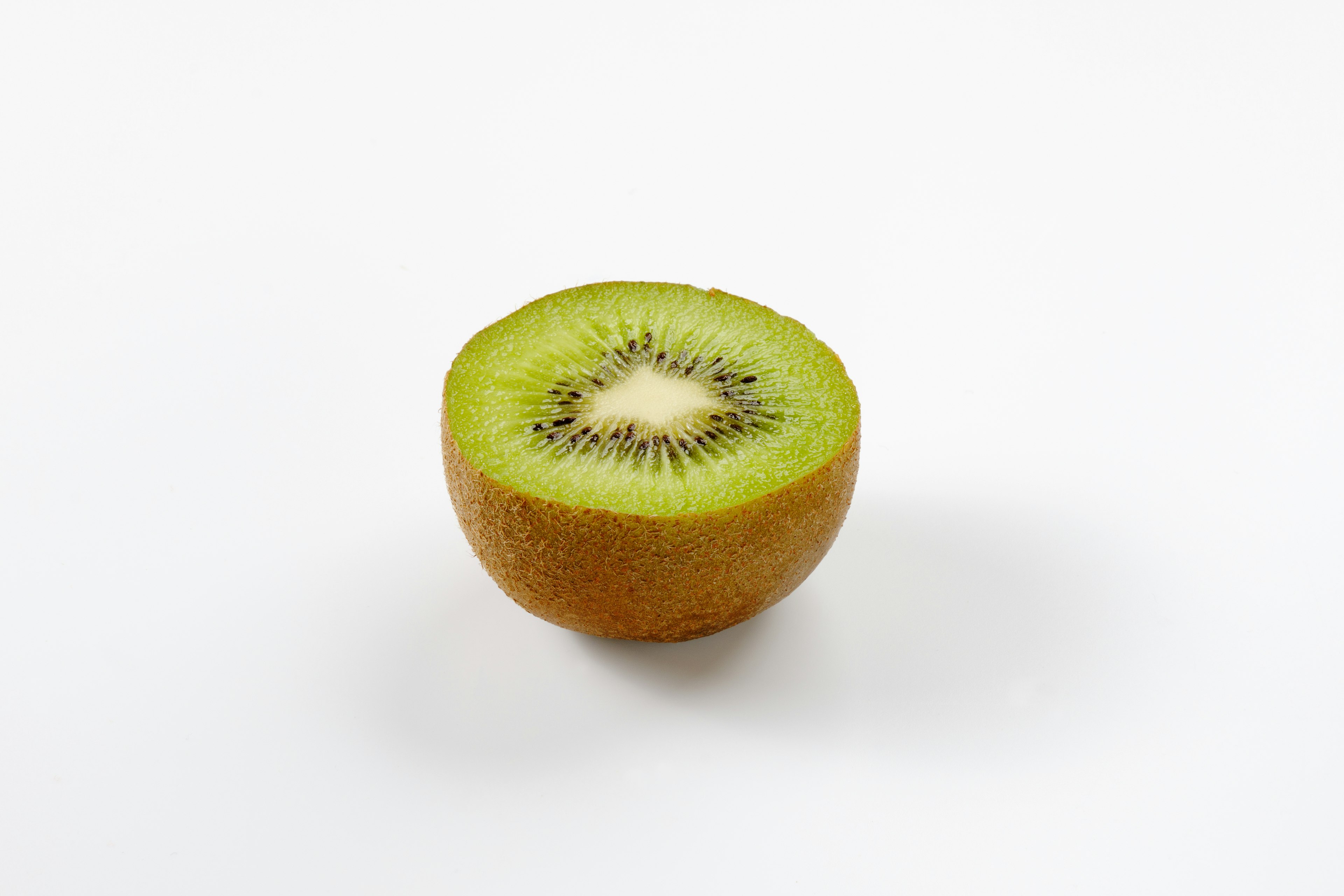 Image of a sliced kiwi fruit showing its green interior