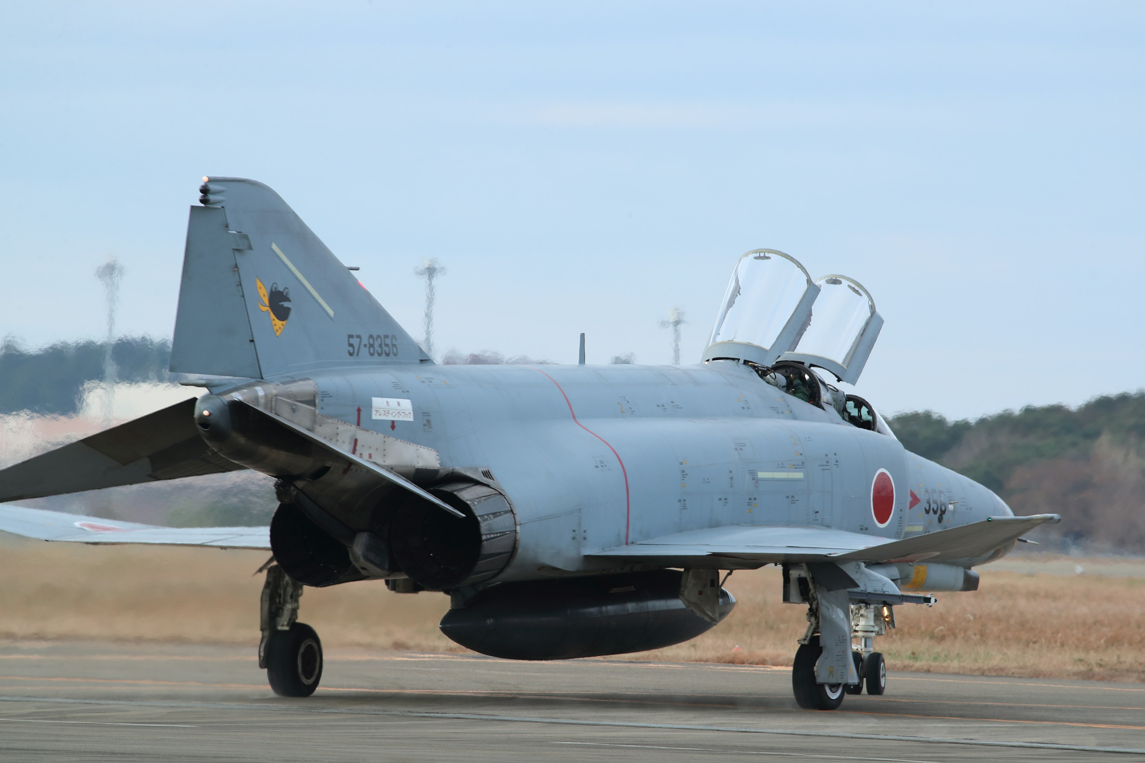 Japanischer F-4 Phantom-Jet auf der Landebahn