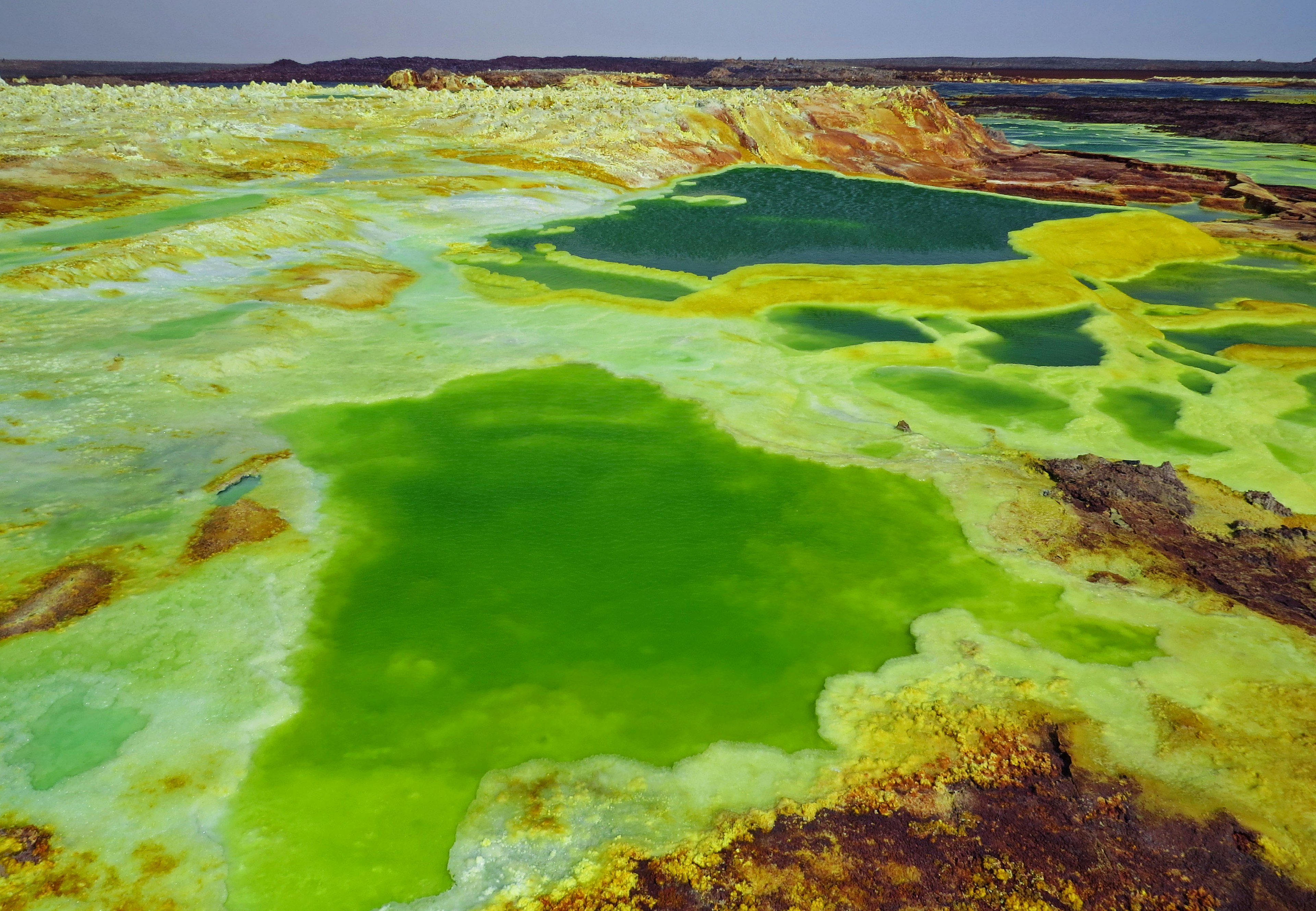 Pemandangan belerang berwarna-warni di Depresi Danakil, Ethiopia