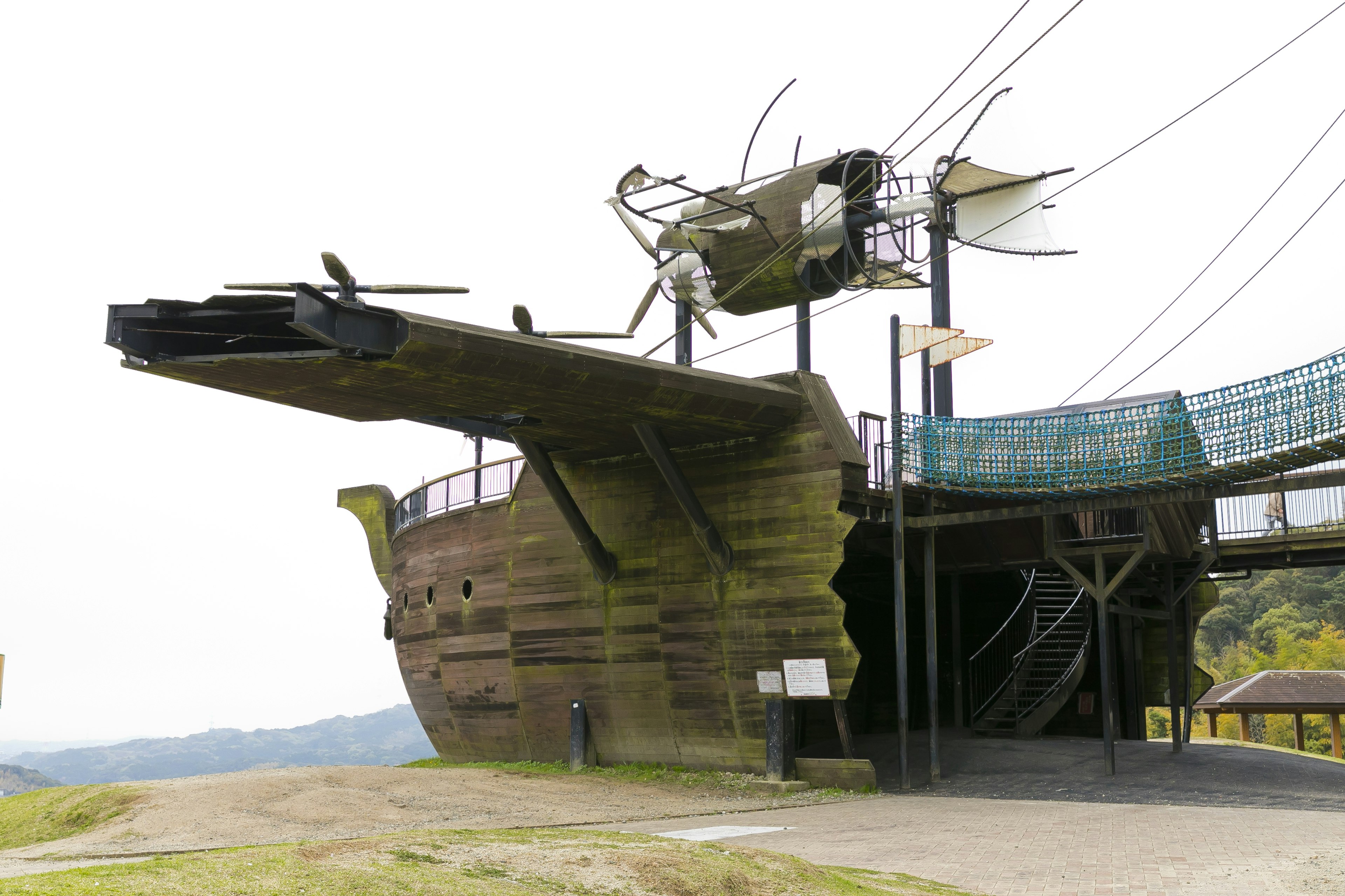 Structure de bateau unique avec des paysages naturels