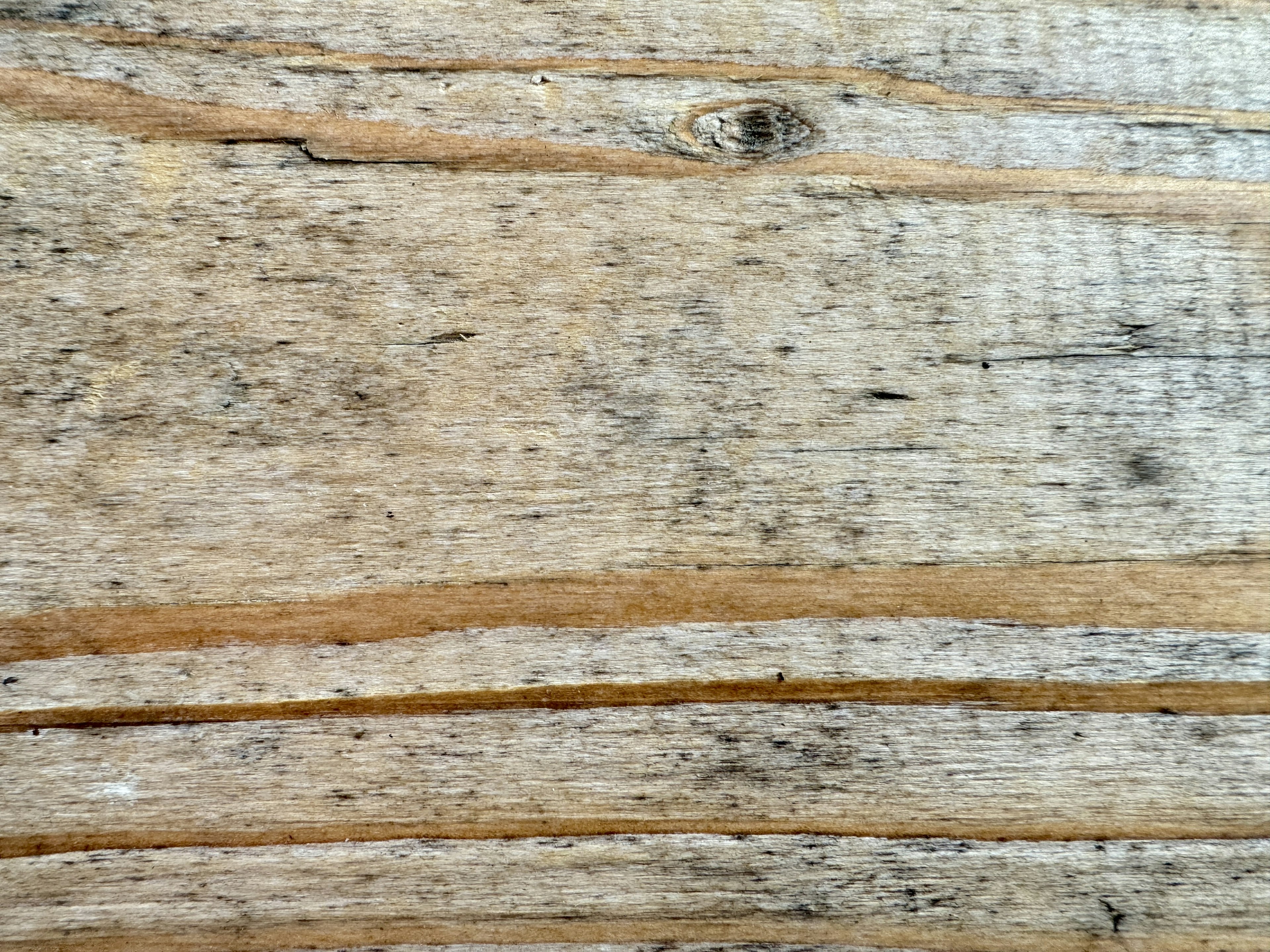 Surface de vieux bois avec texture et grain visibles