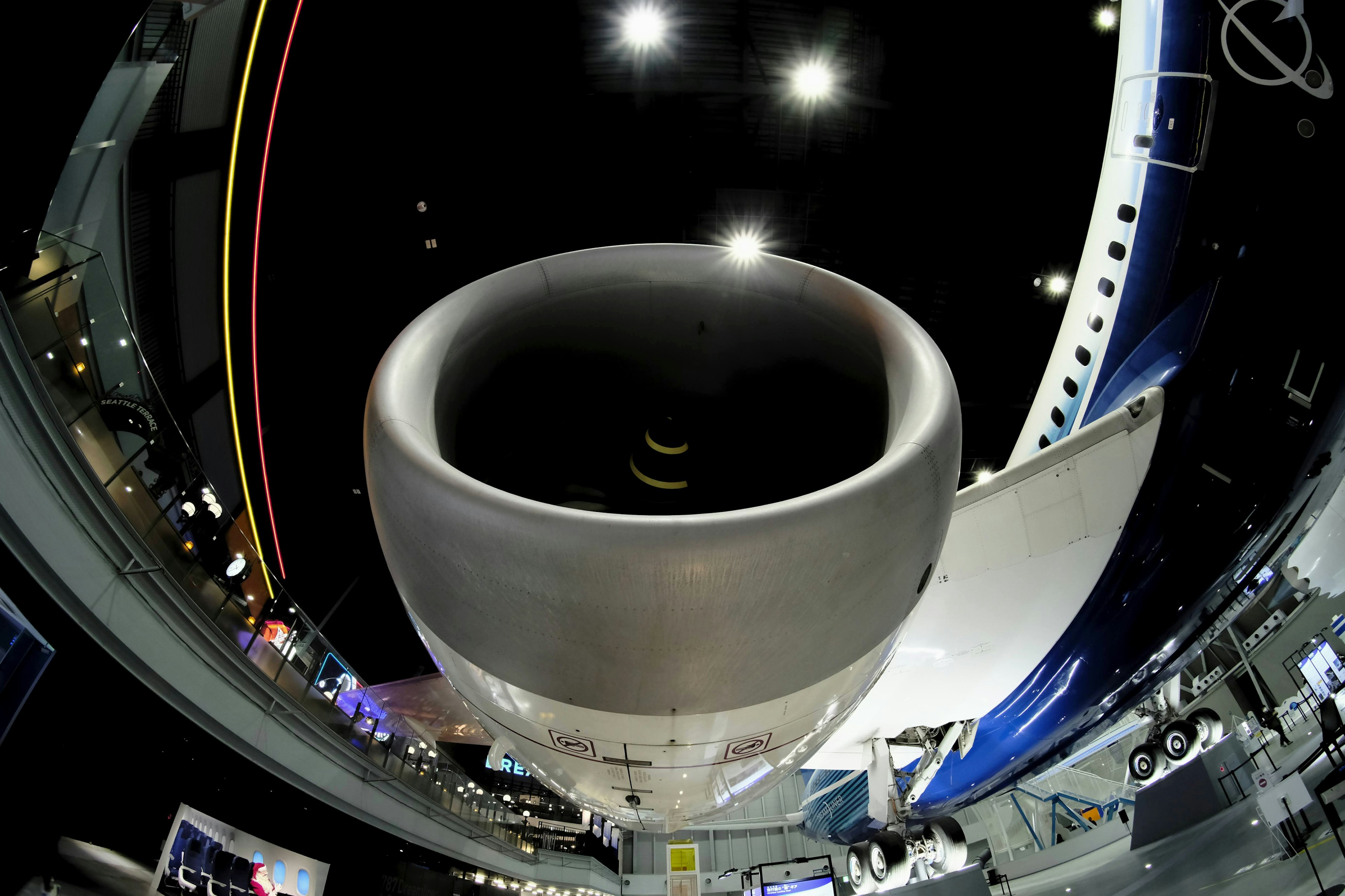 Vista di un motore aereo che mostra la sua struttura interna