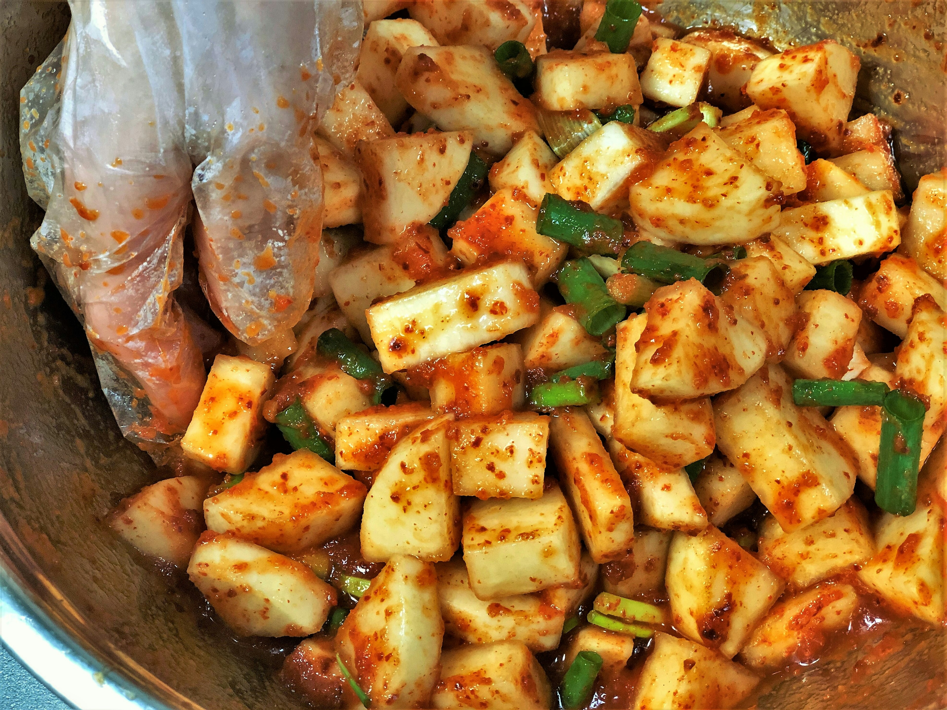 Diced radish mixed with spicy seasoning and green onions