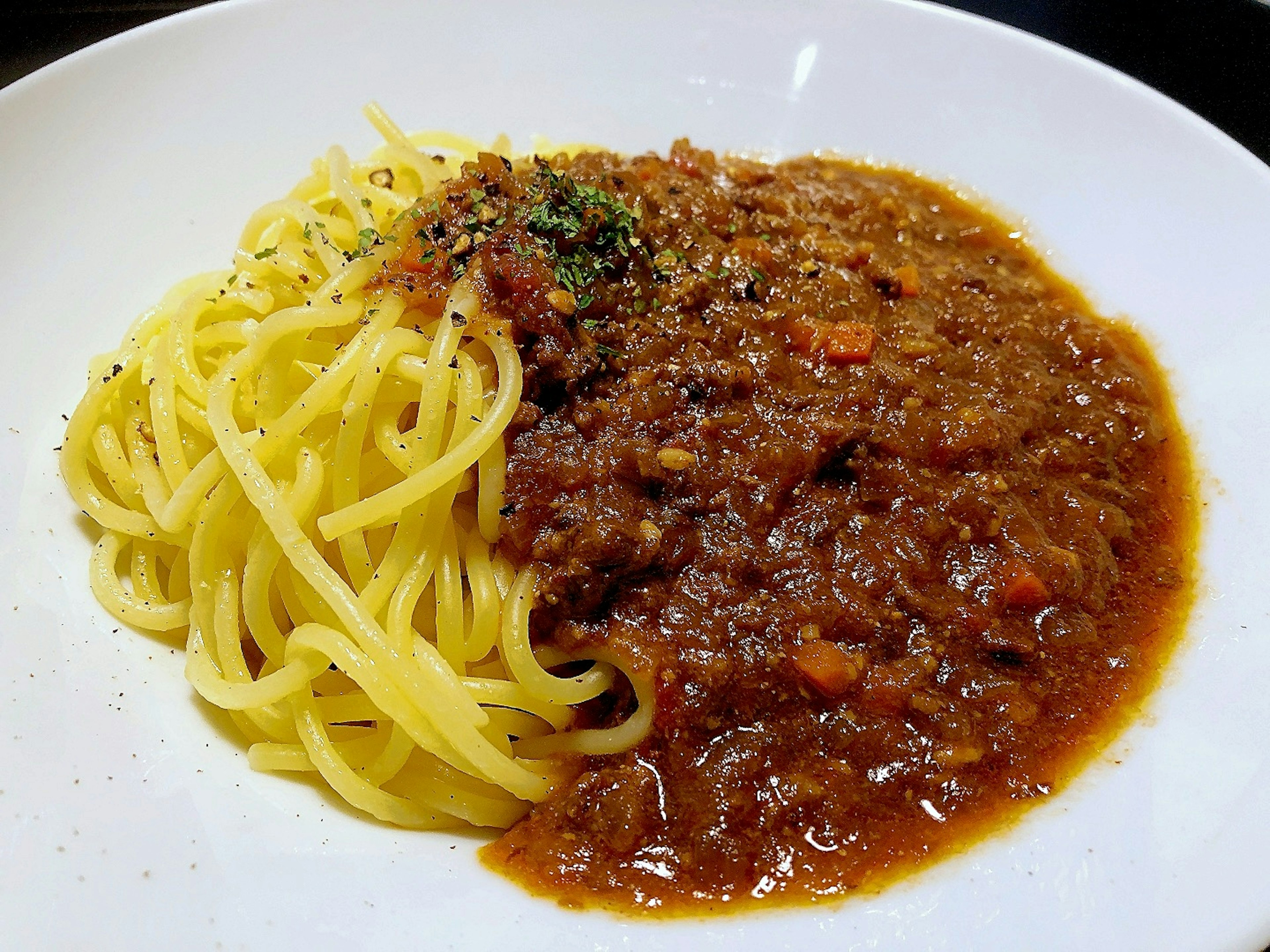 Piatto di spaghetti con sugo di carne