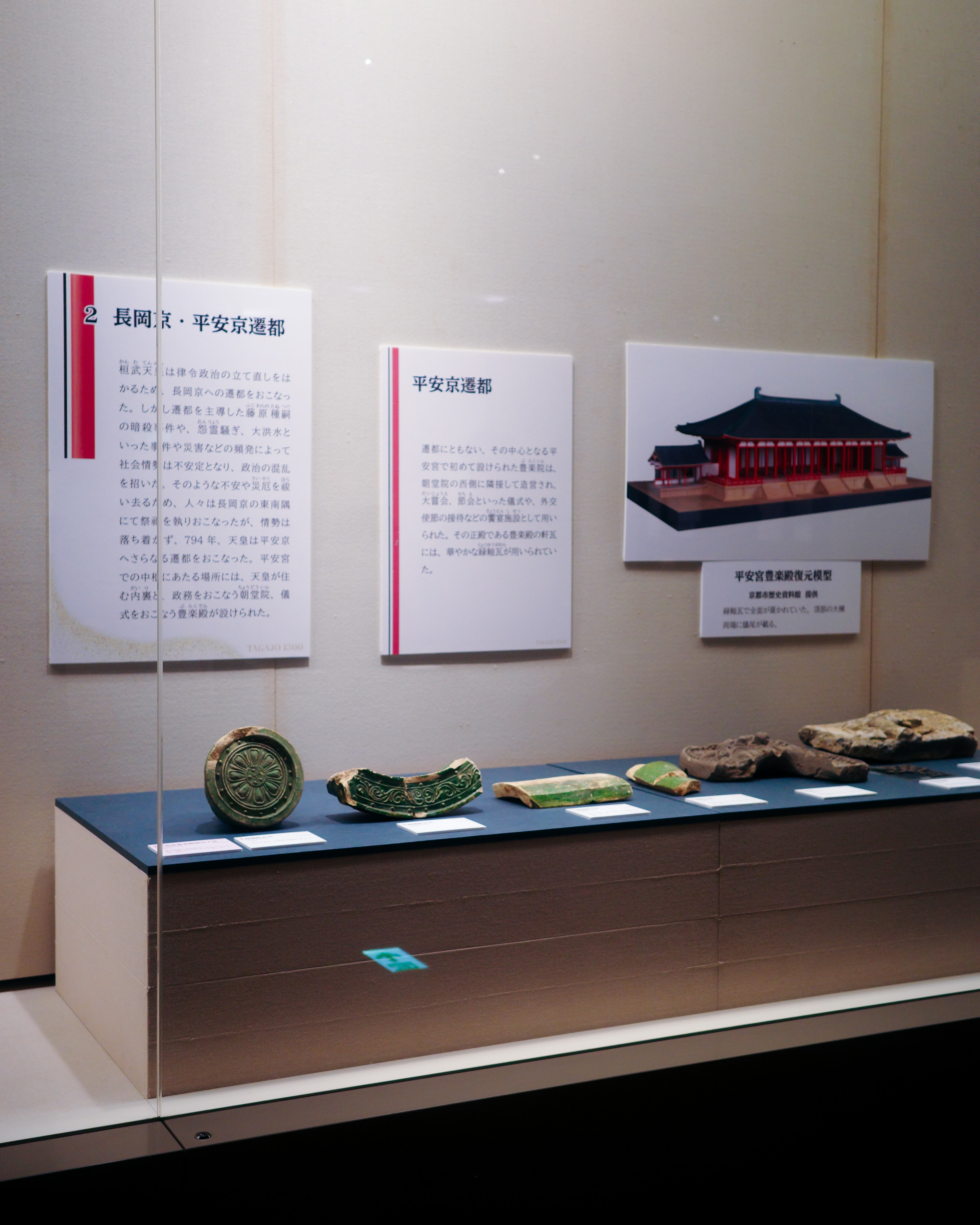 Pameran model arsitektur tradisional Korea dan deskripsi artefak budaya