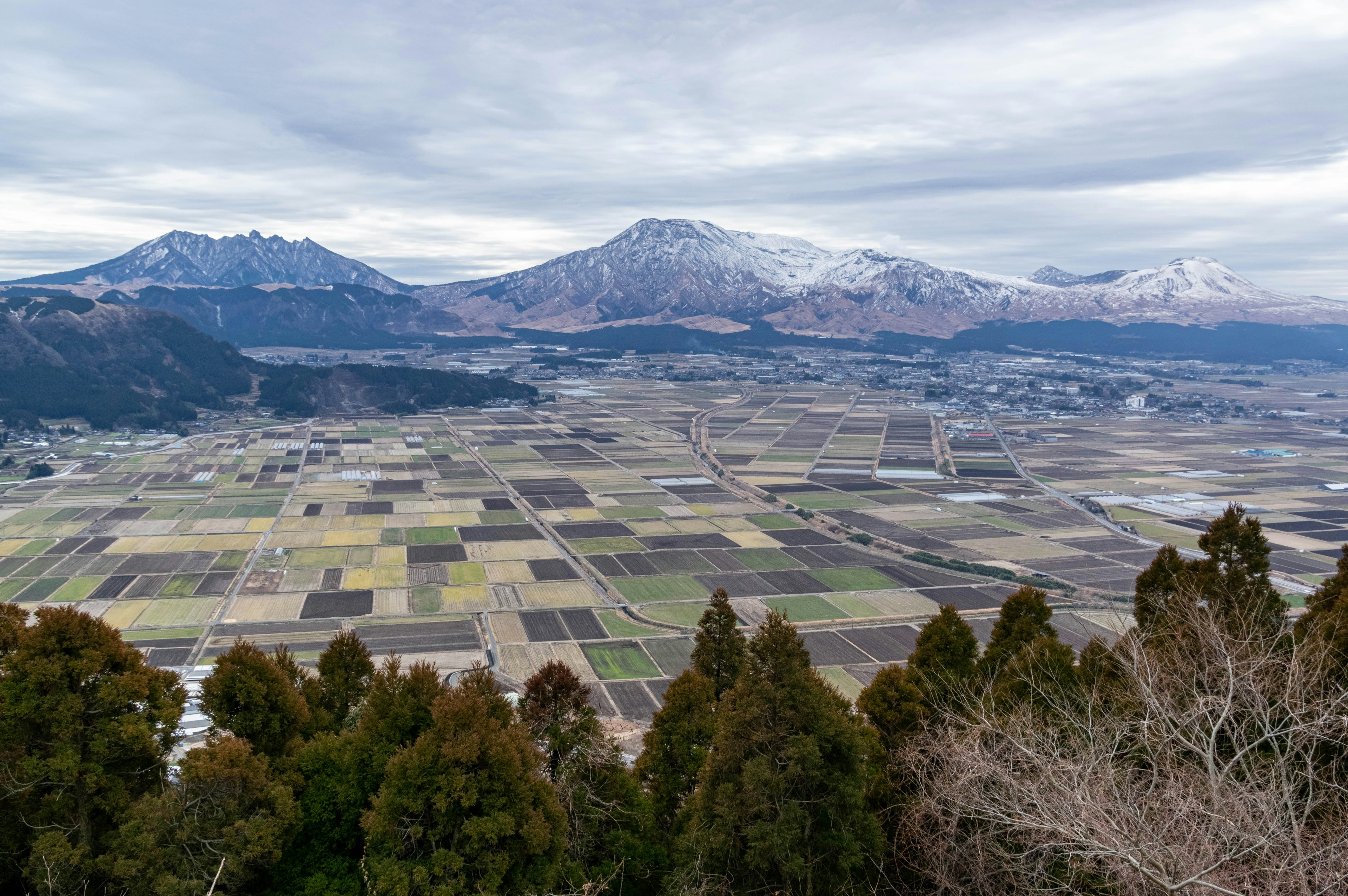 Panoramic view of mountains and expansive farmland