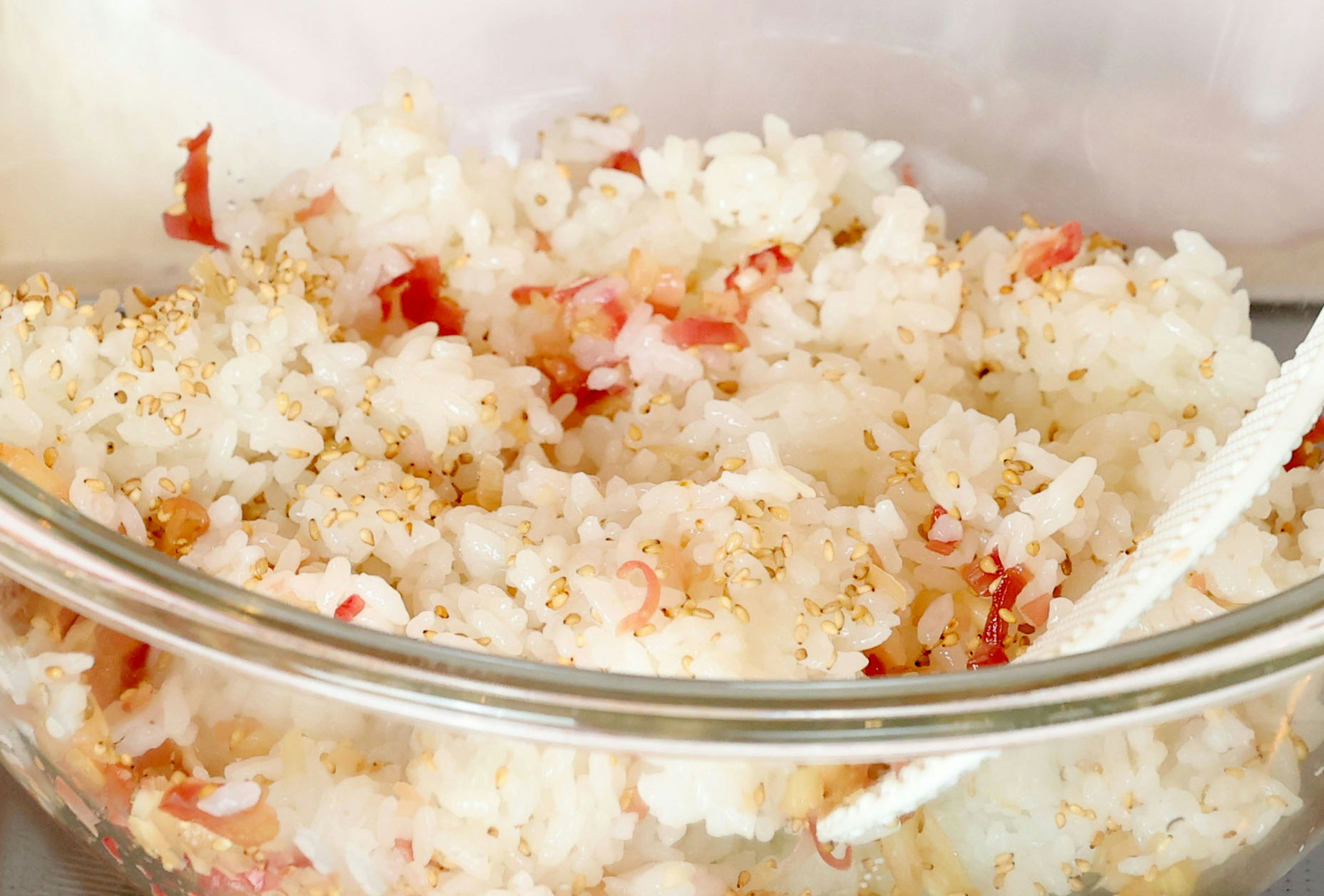 Bol de riz mélangé avec du gingembre mariné