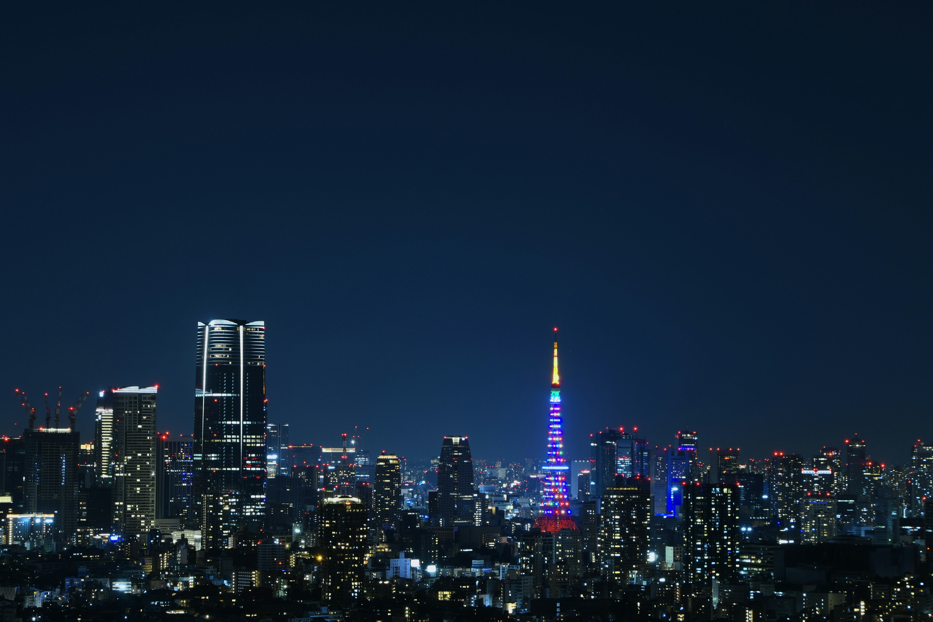 東京タワーと夜景の美しい都市景観