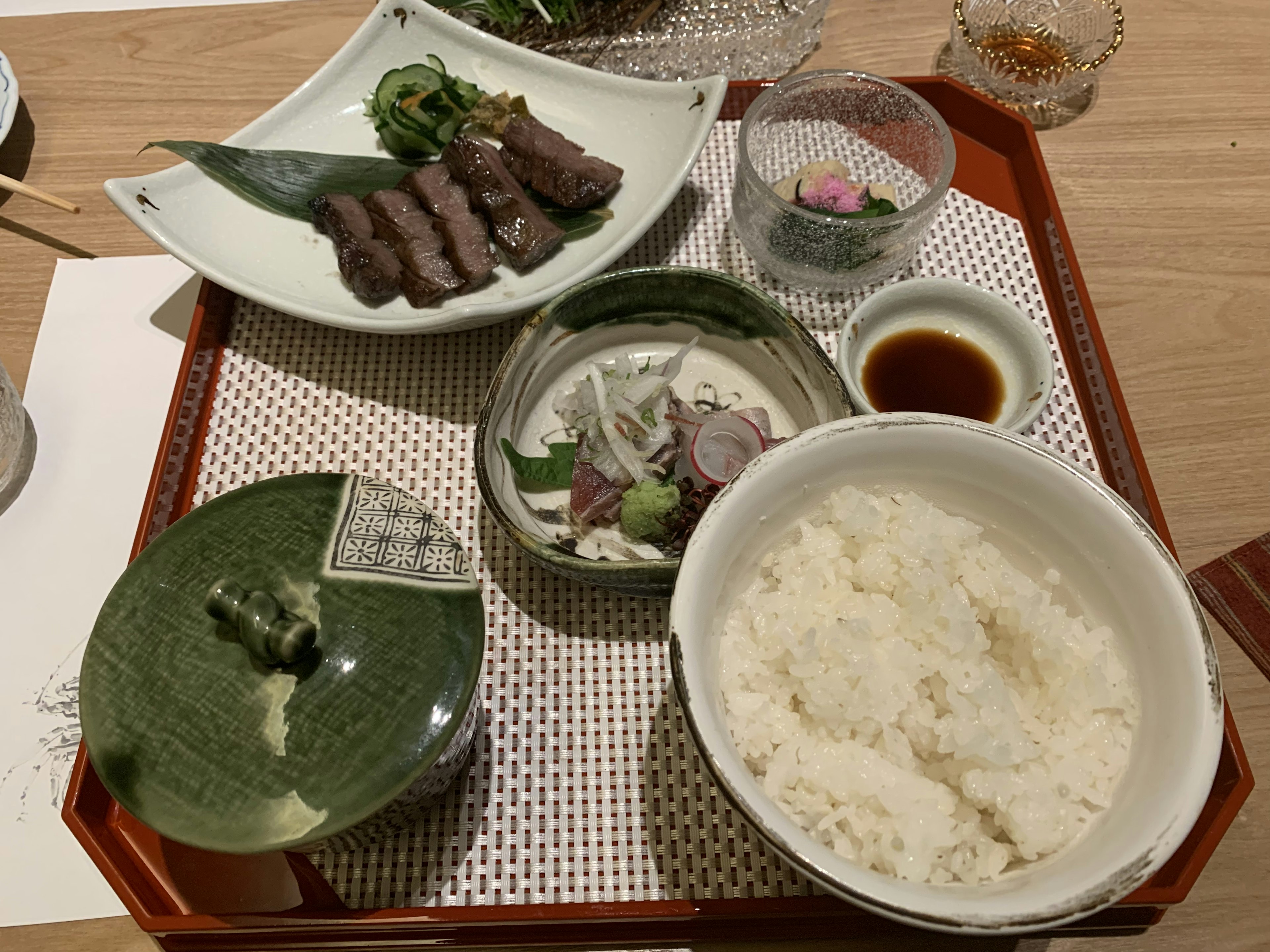 和食の盛り付けが美しい料理プレート