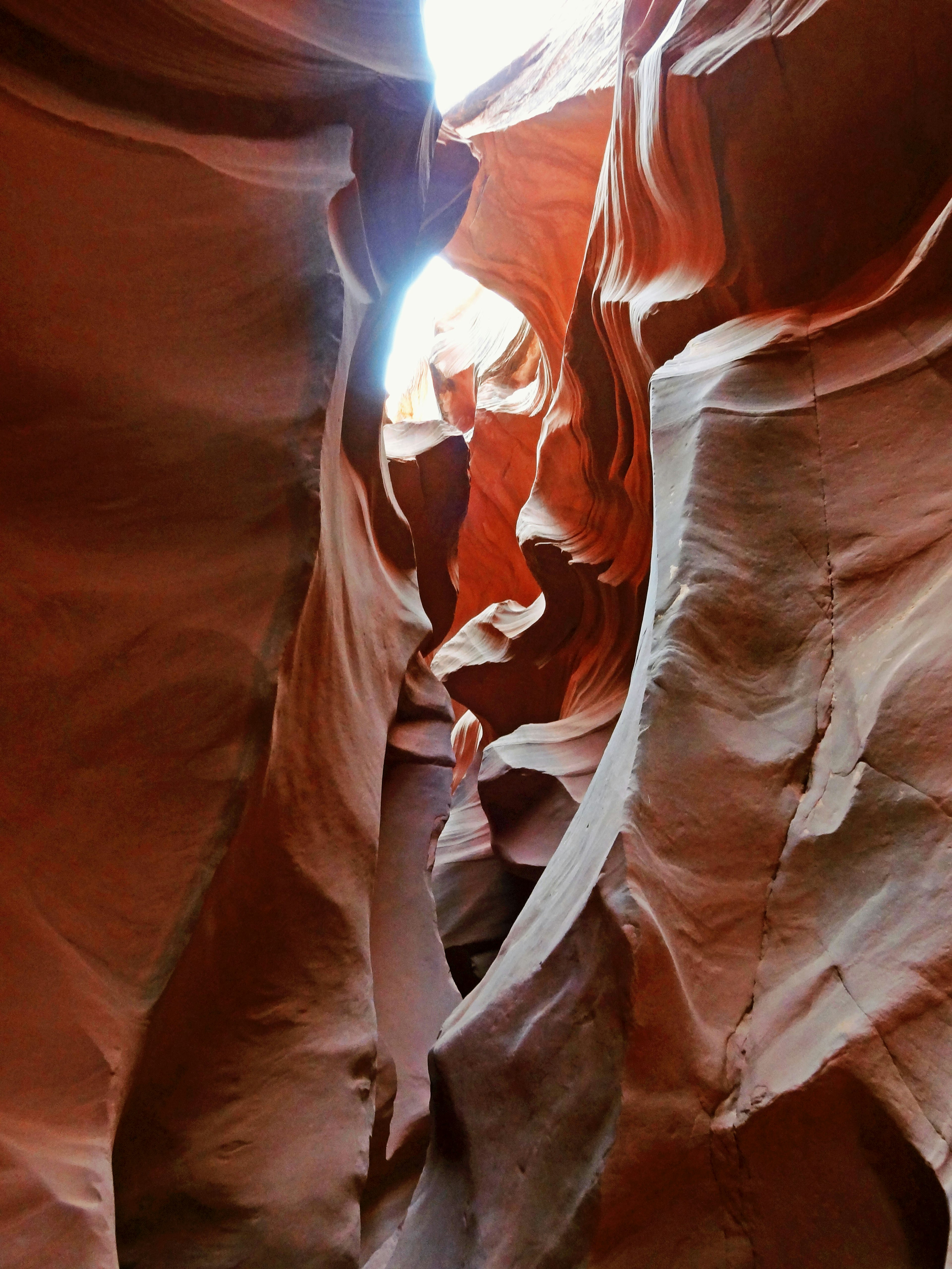 Antelope Canyon mit roten Felsformationen und Lichtstrahlen