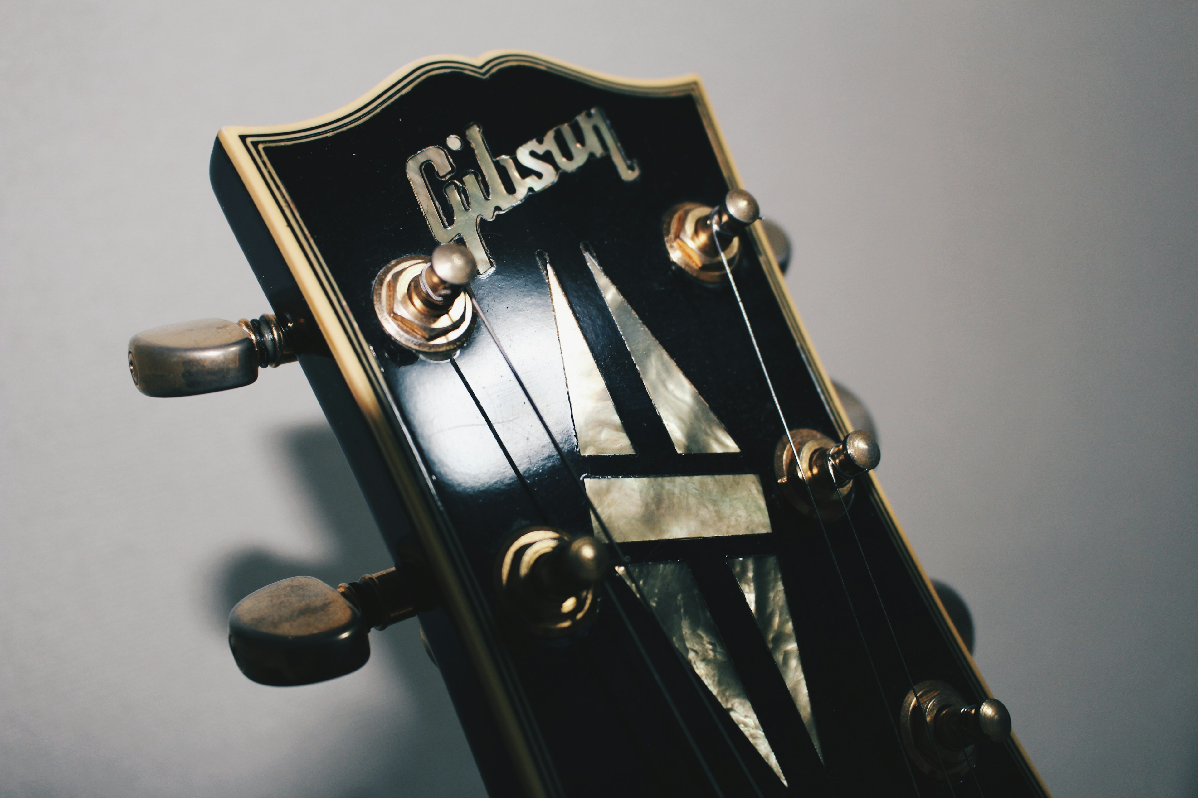 Cận cảnh đầu guitar Gibson