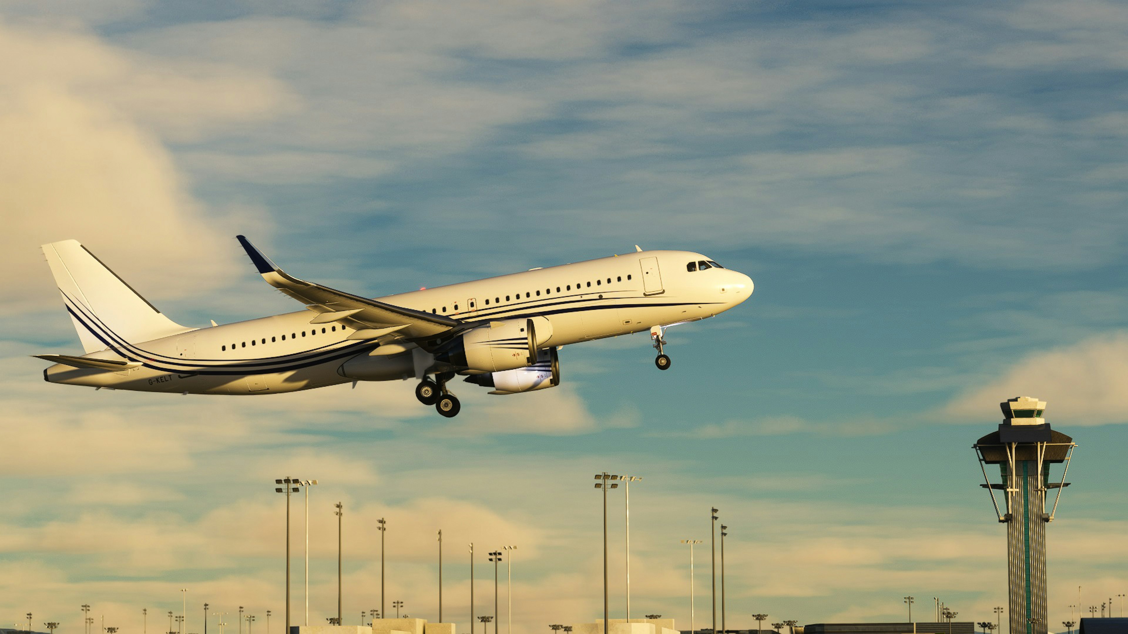 Aereo in atterraggio in un aeroporto con cielo nuvoloso