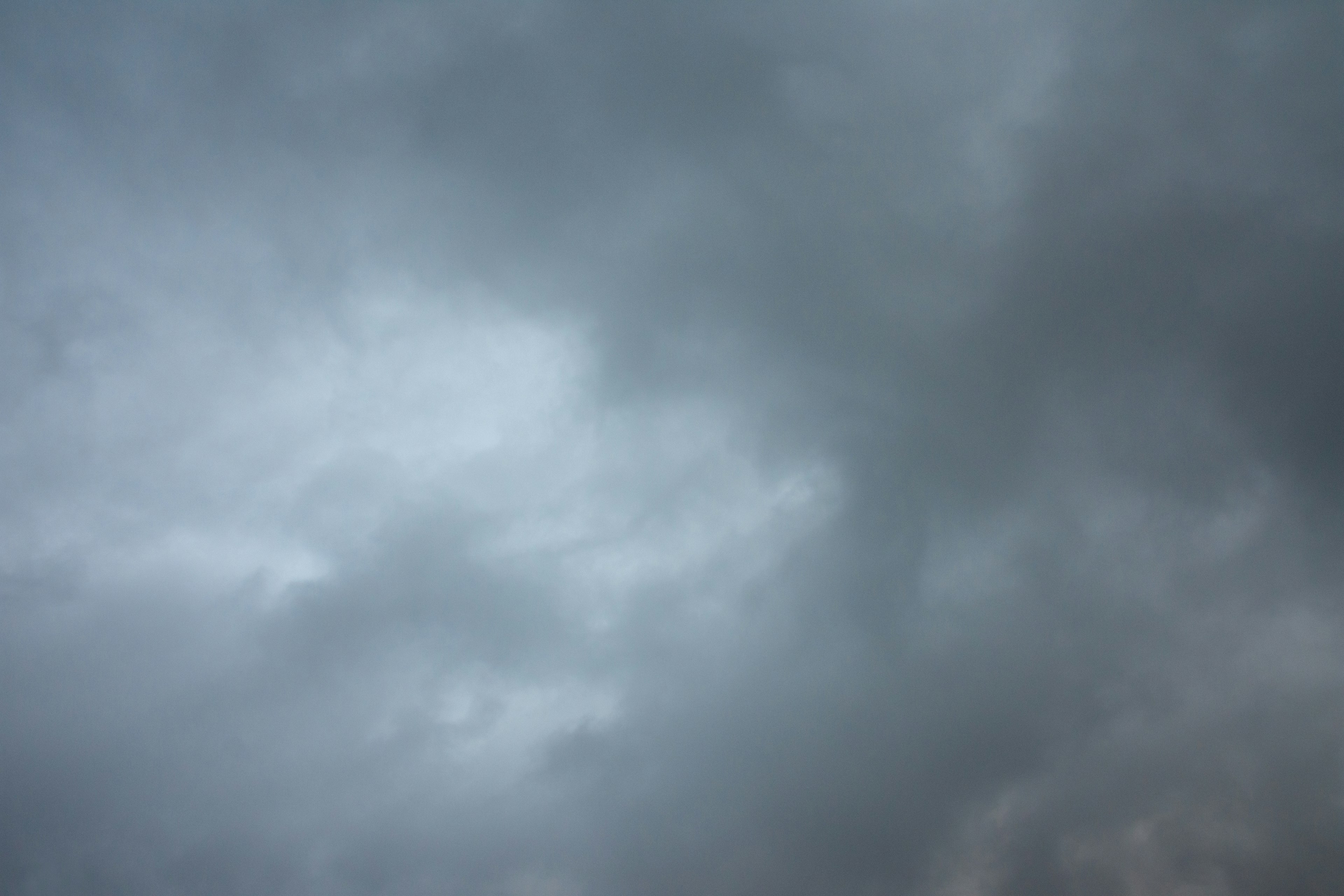 Langit yang tertutup awan gelap