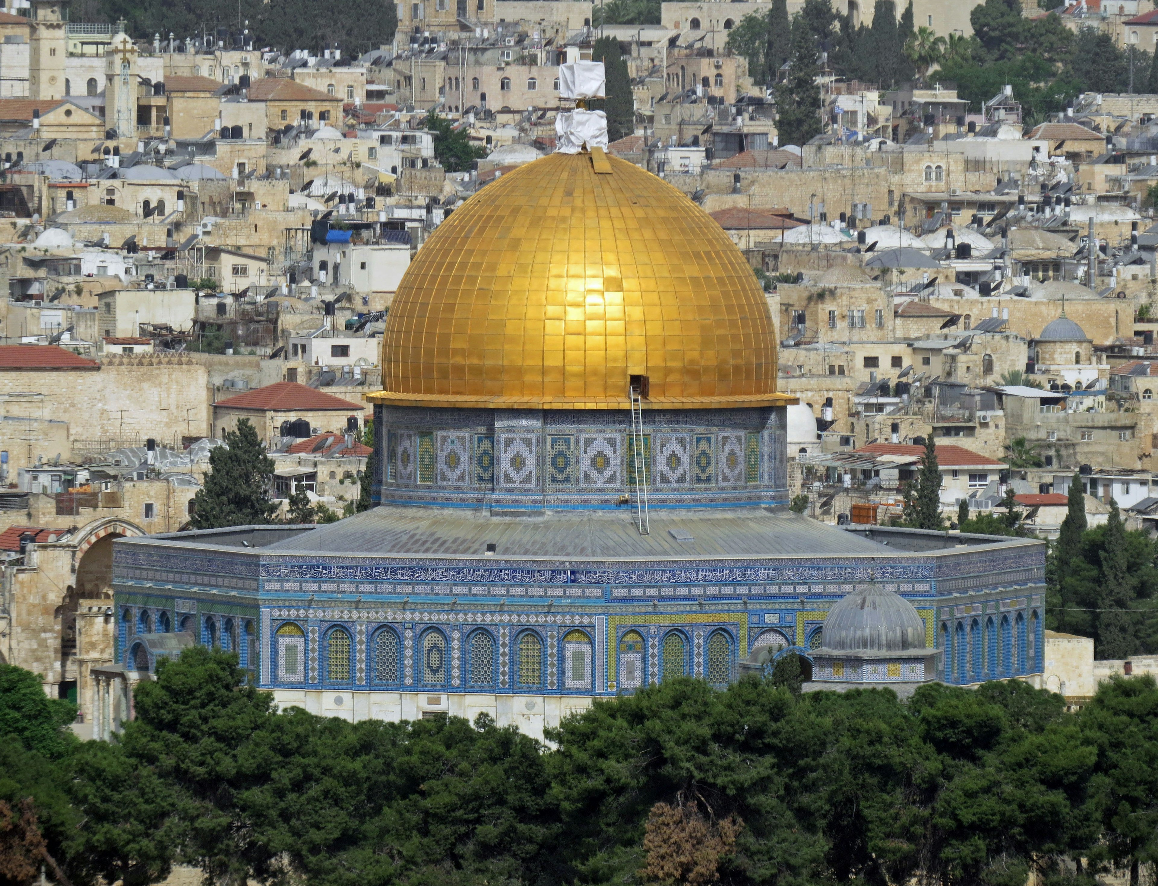 Cúpula de la Roca en Jerusalén con cúpula dorada