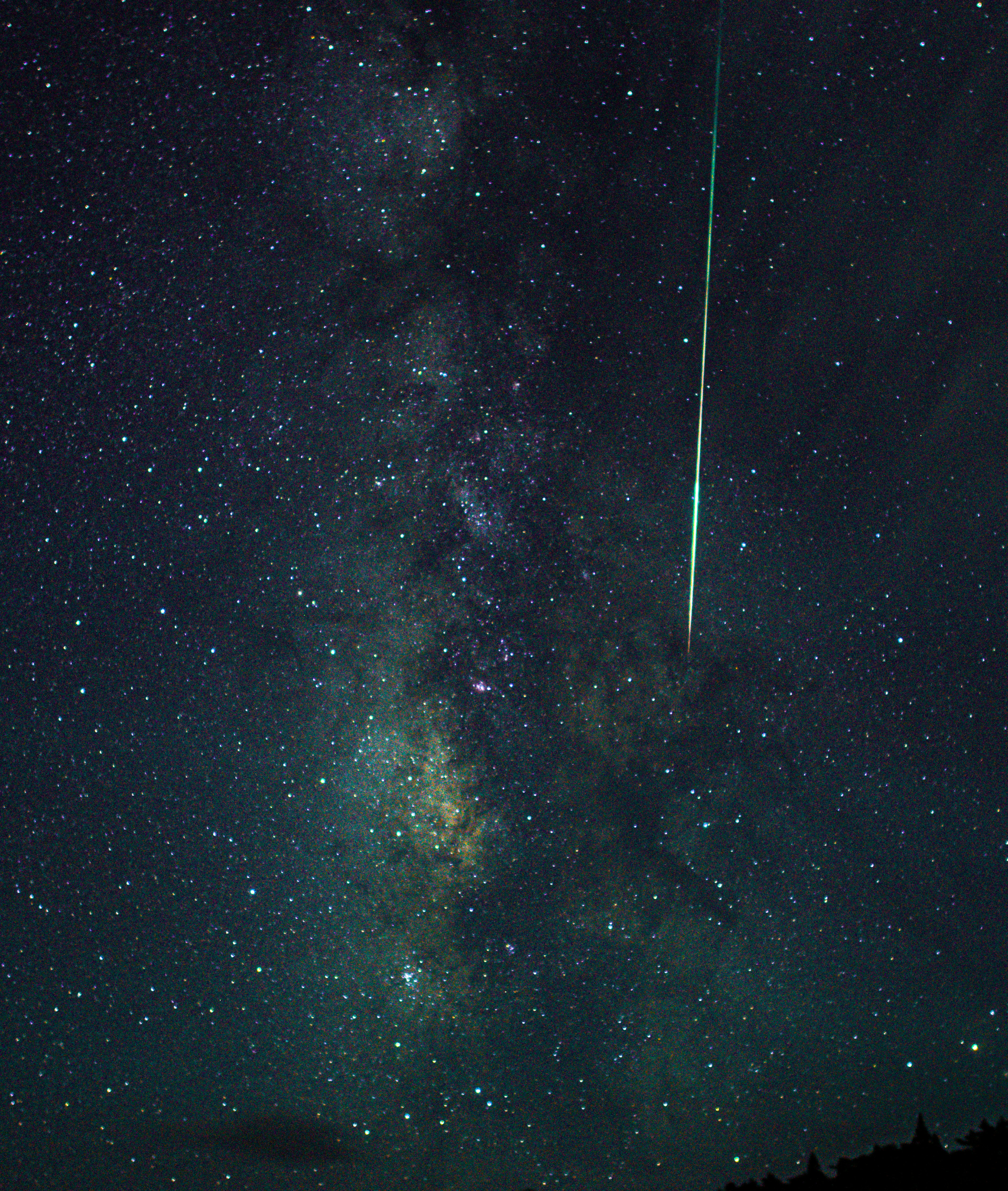 星空に流れ星が輝く美しい銀河の景色