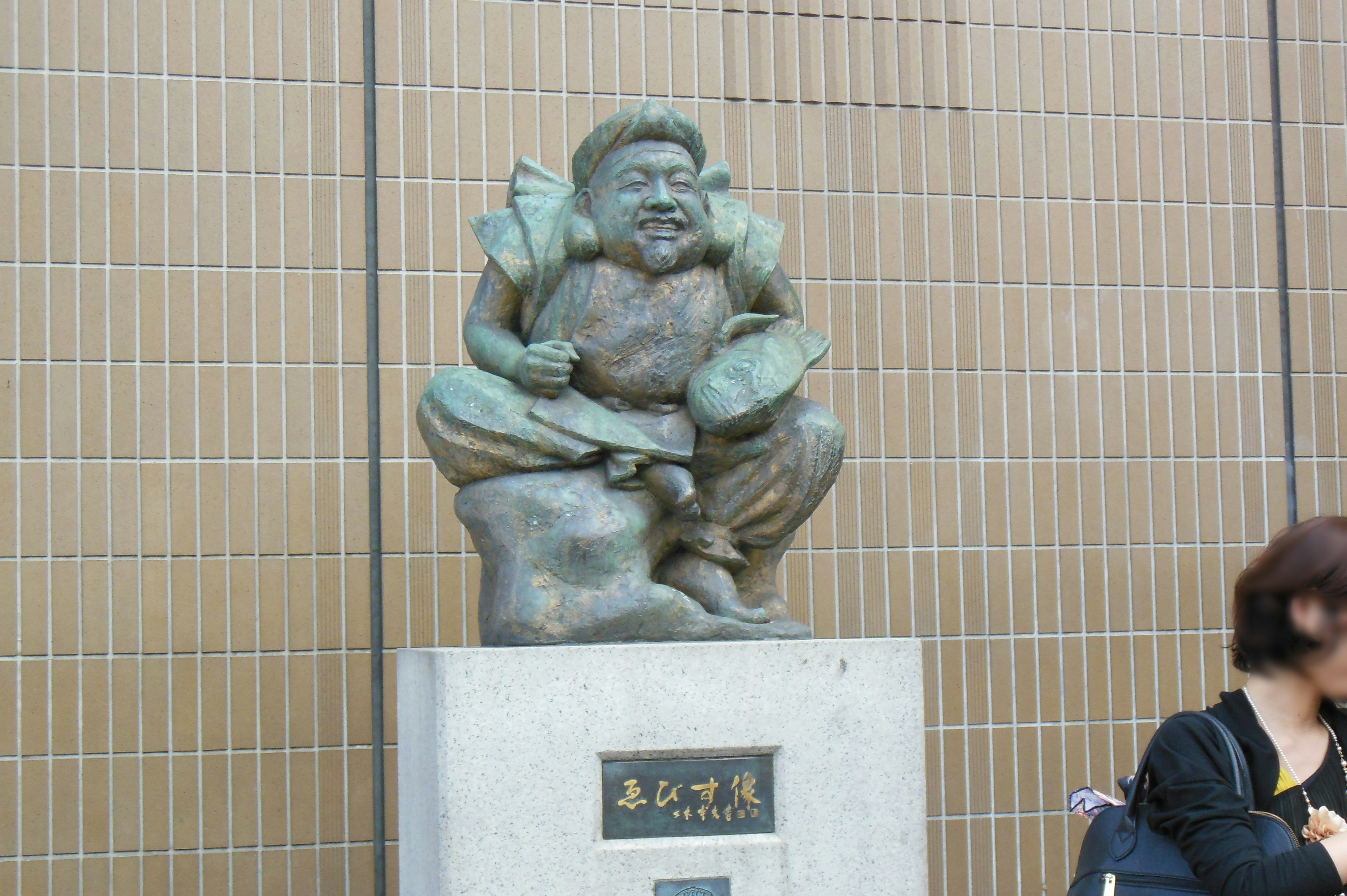 Bronze statue of a deity sitting down