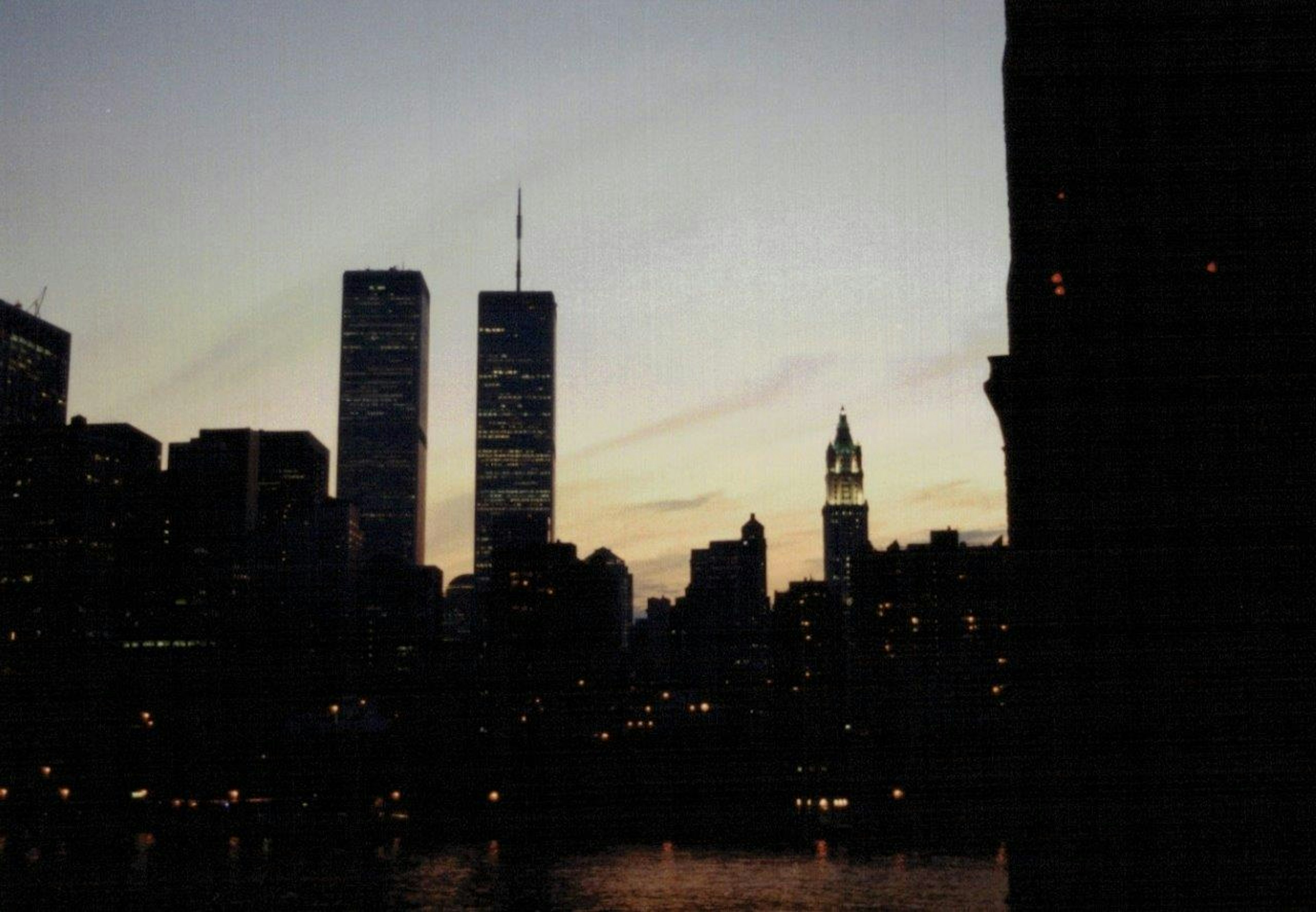 Twilight skyline of New York featuring the Twin Towers