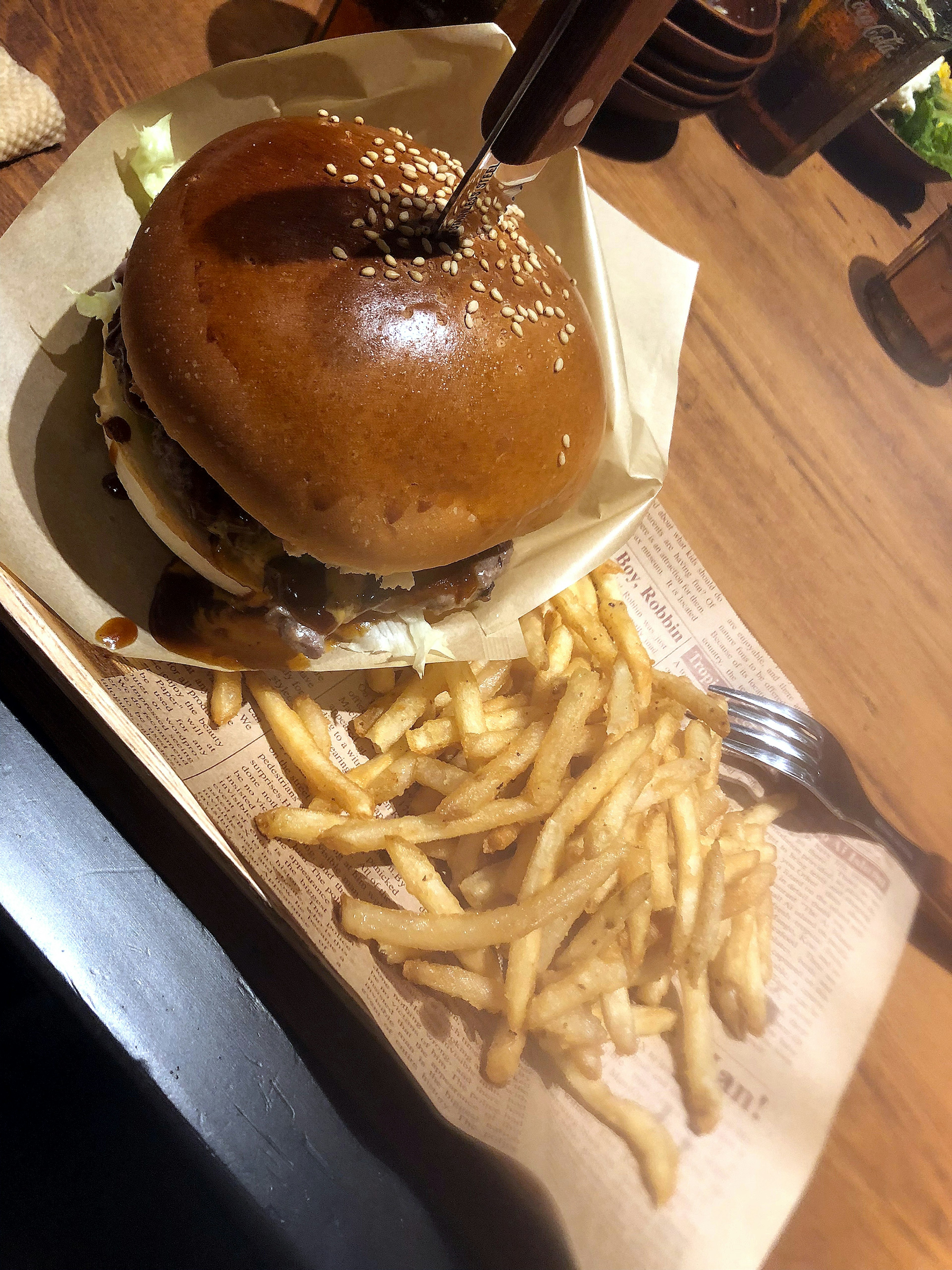 Juicy hamburger with sesame topping served with crispy fries