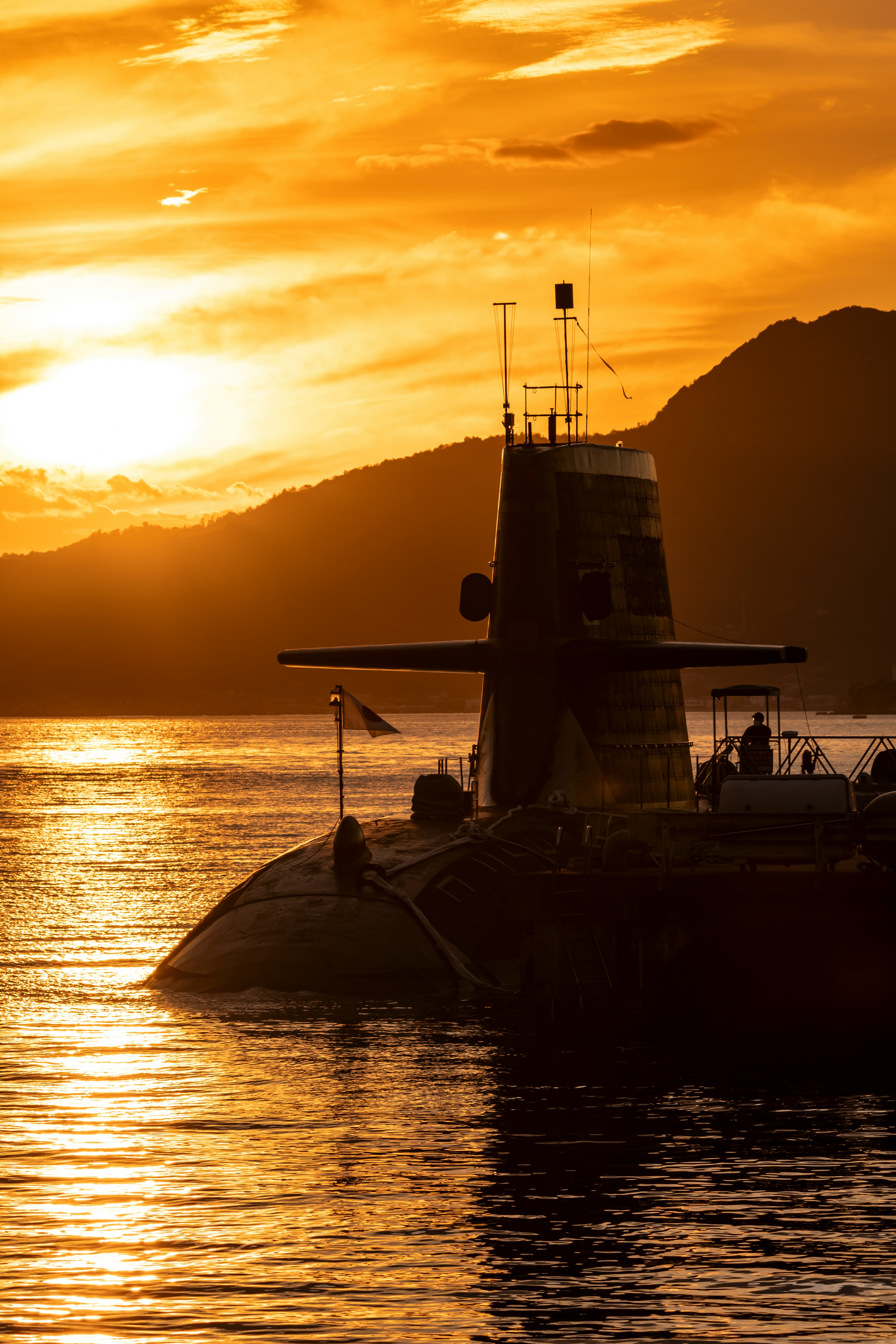 Silhouette eines U-Bootes vor einem Sonnenuntergang