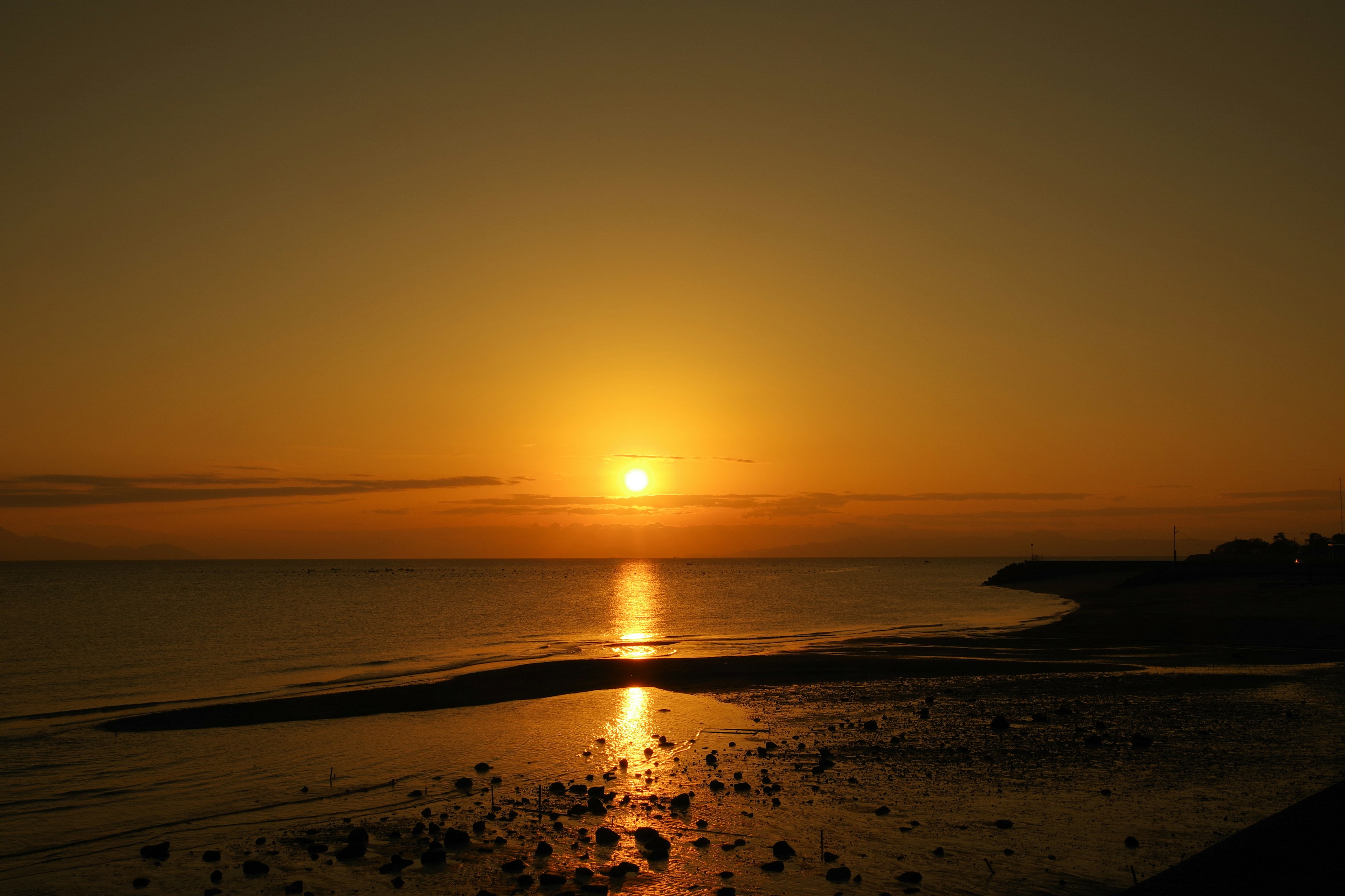 Bellissimo paesaggio del tramonto sull'oceano