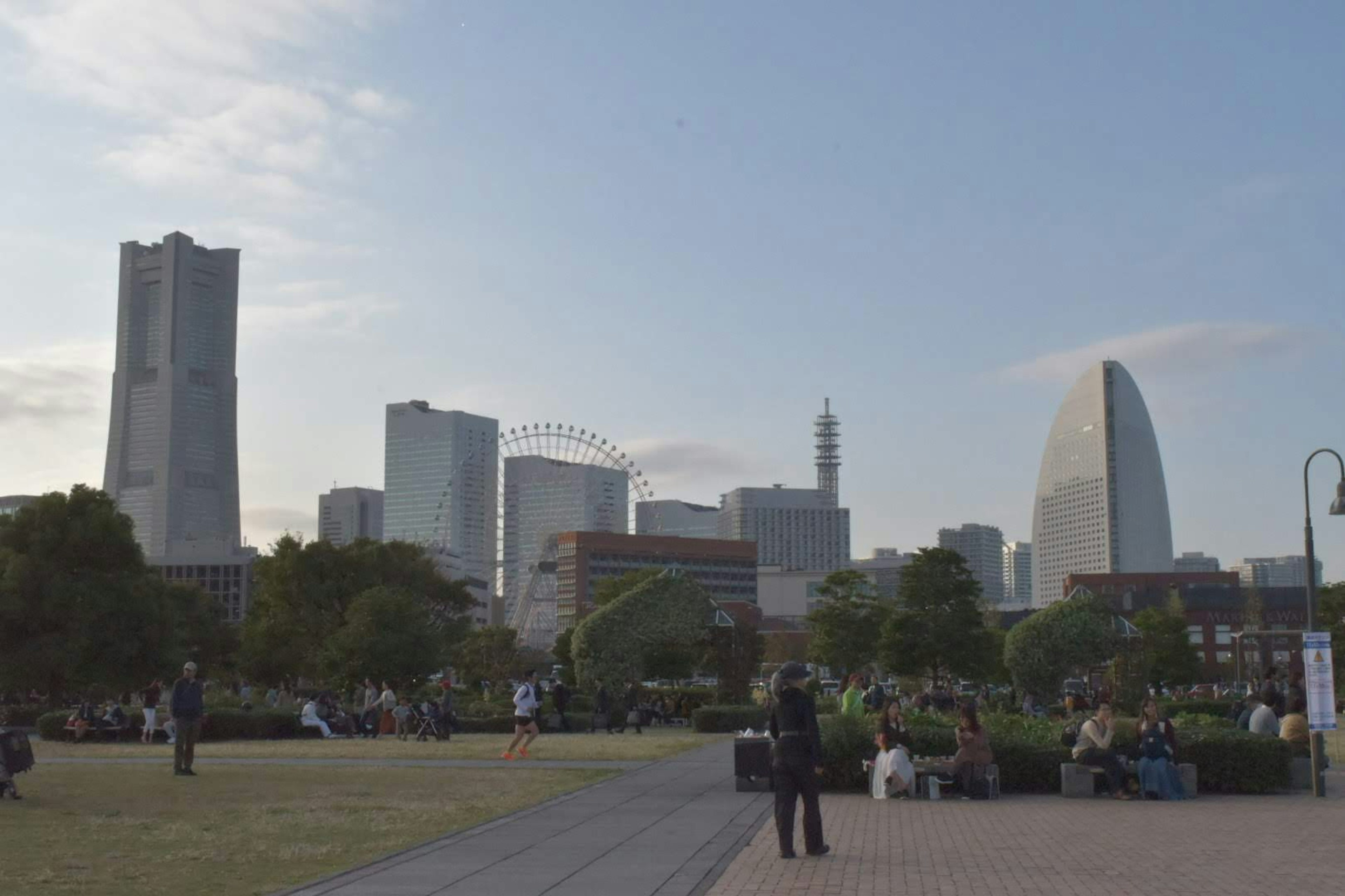 Skyline moderne de Yokohama avec vue sur le parc