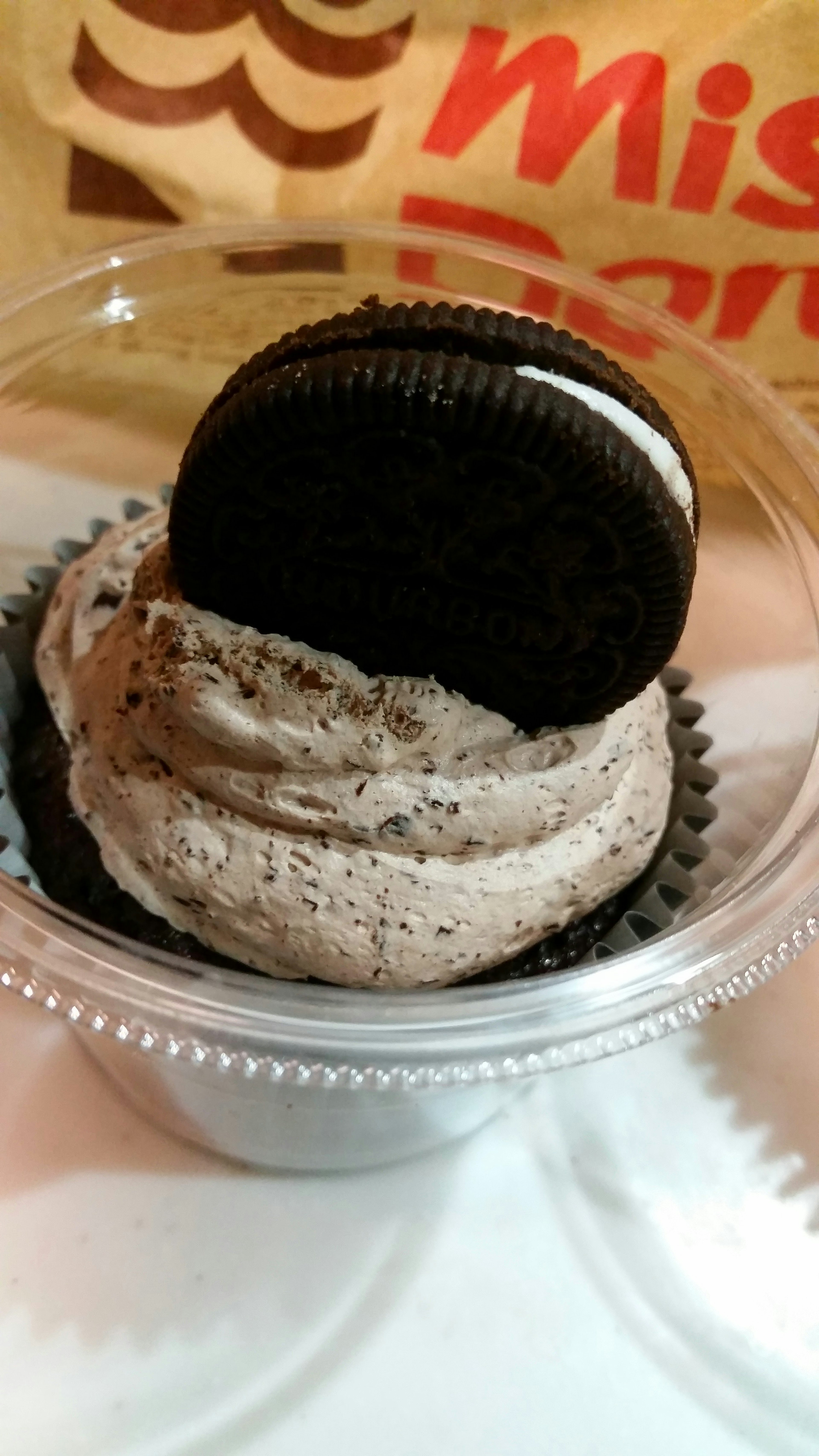 Dessert mit Oreo-Keks und Schokoladencreme