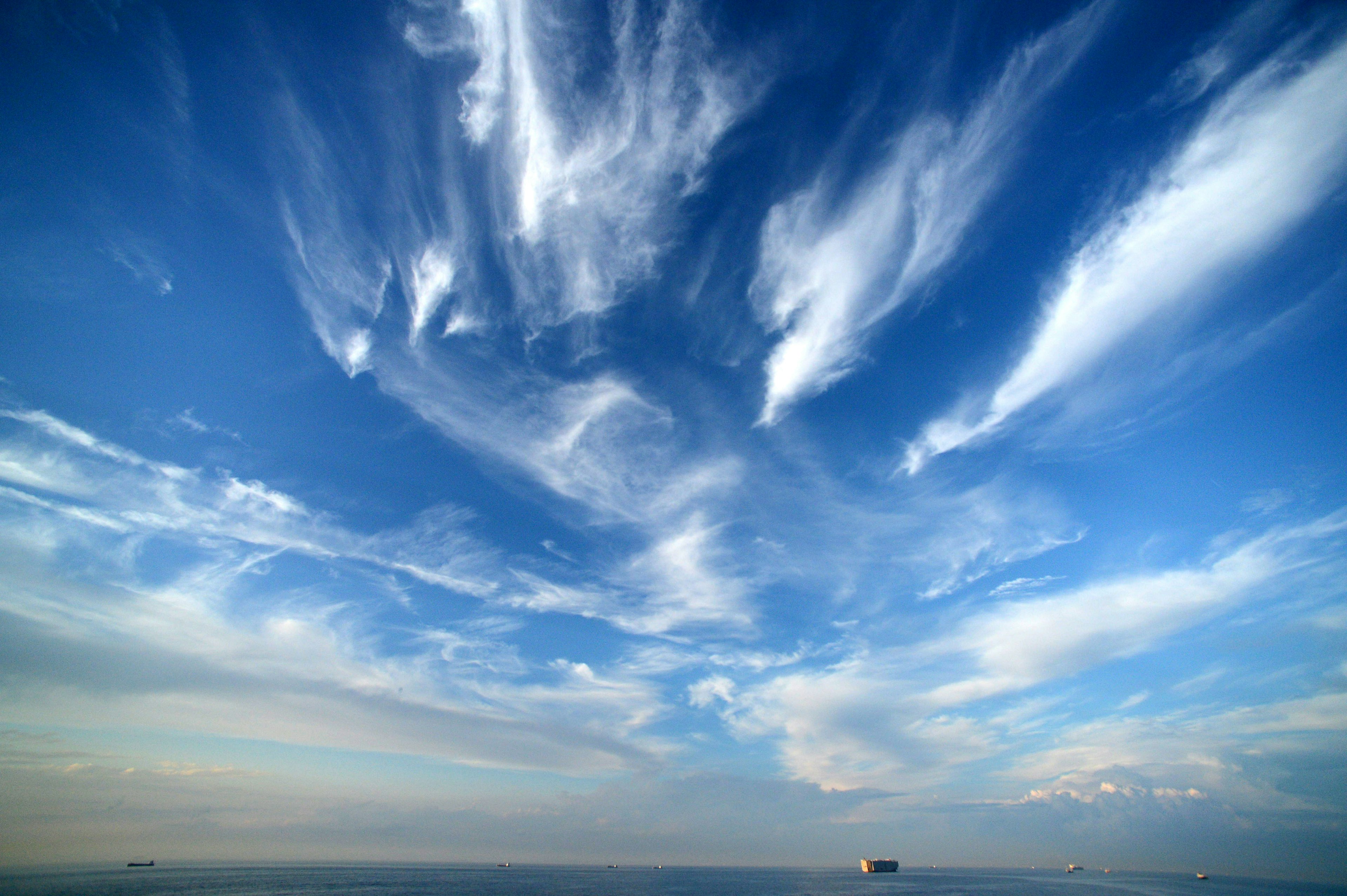 青空に広がる美しい雲の模様