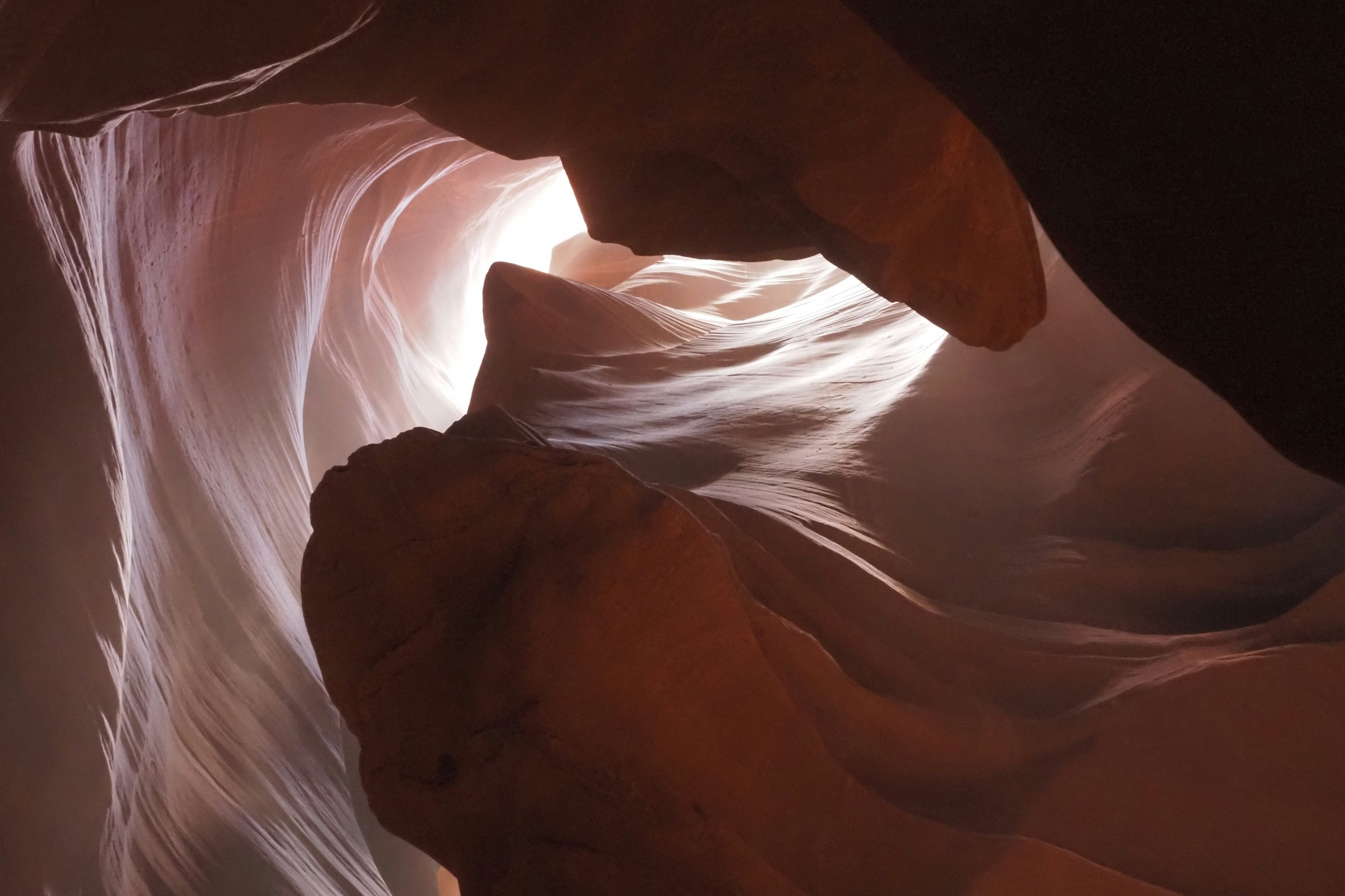 Bellissimo contrasto di luce e ombra all'interno del canyon Antelope