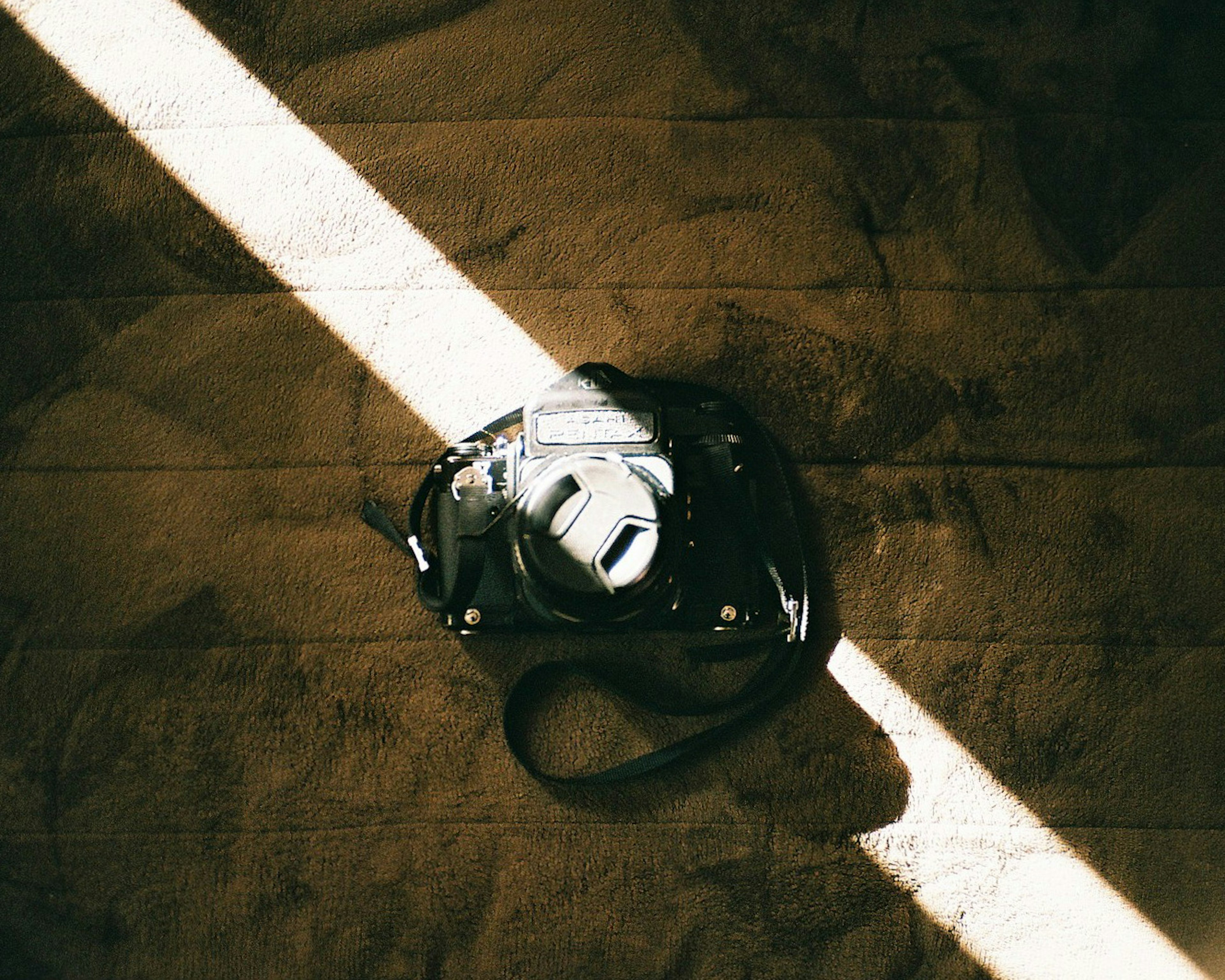 Camera resting on a surface illuminated by sunlight