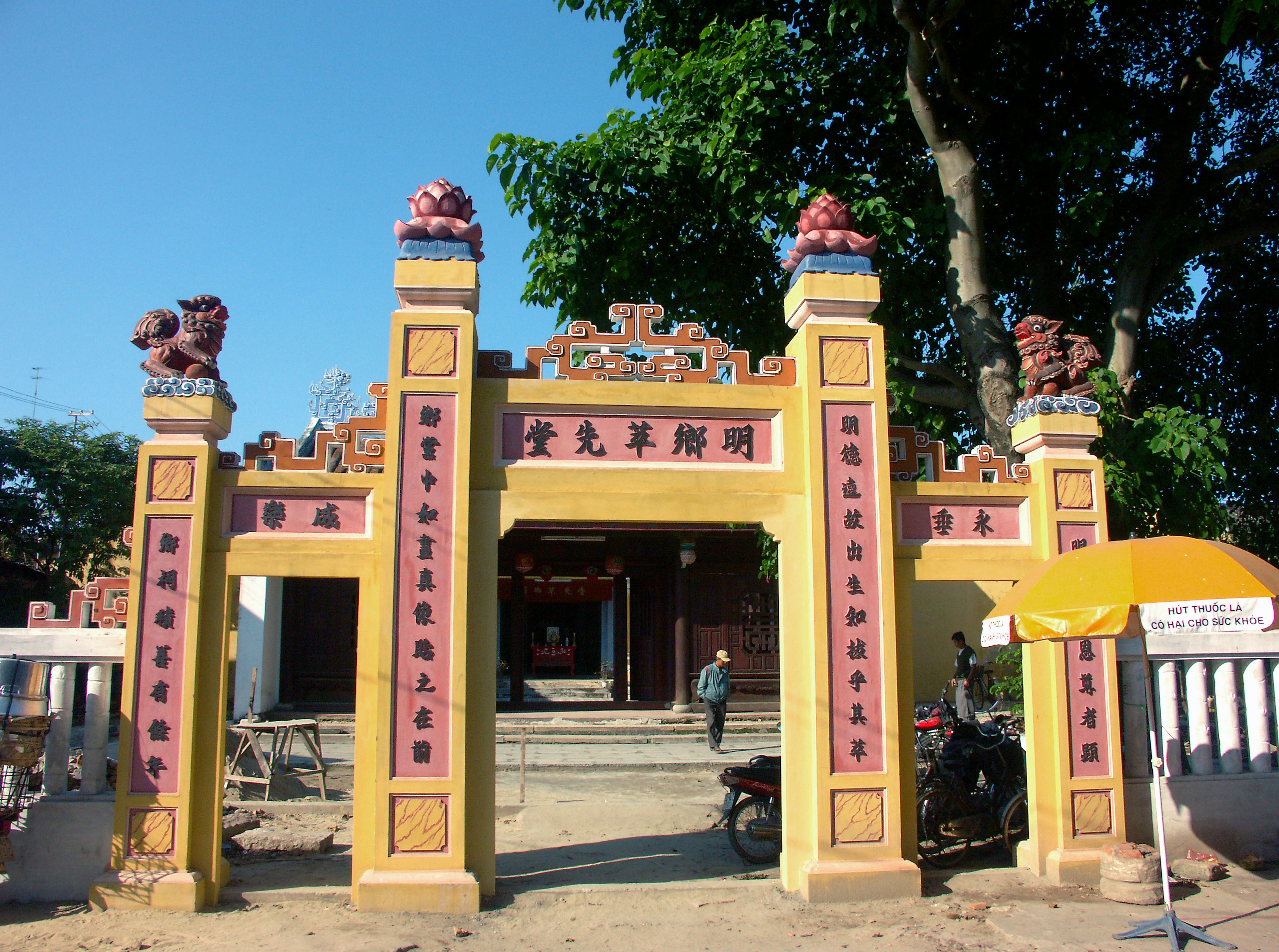 Vibrant gateway with lion statues showcasing historical architecture