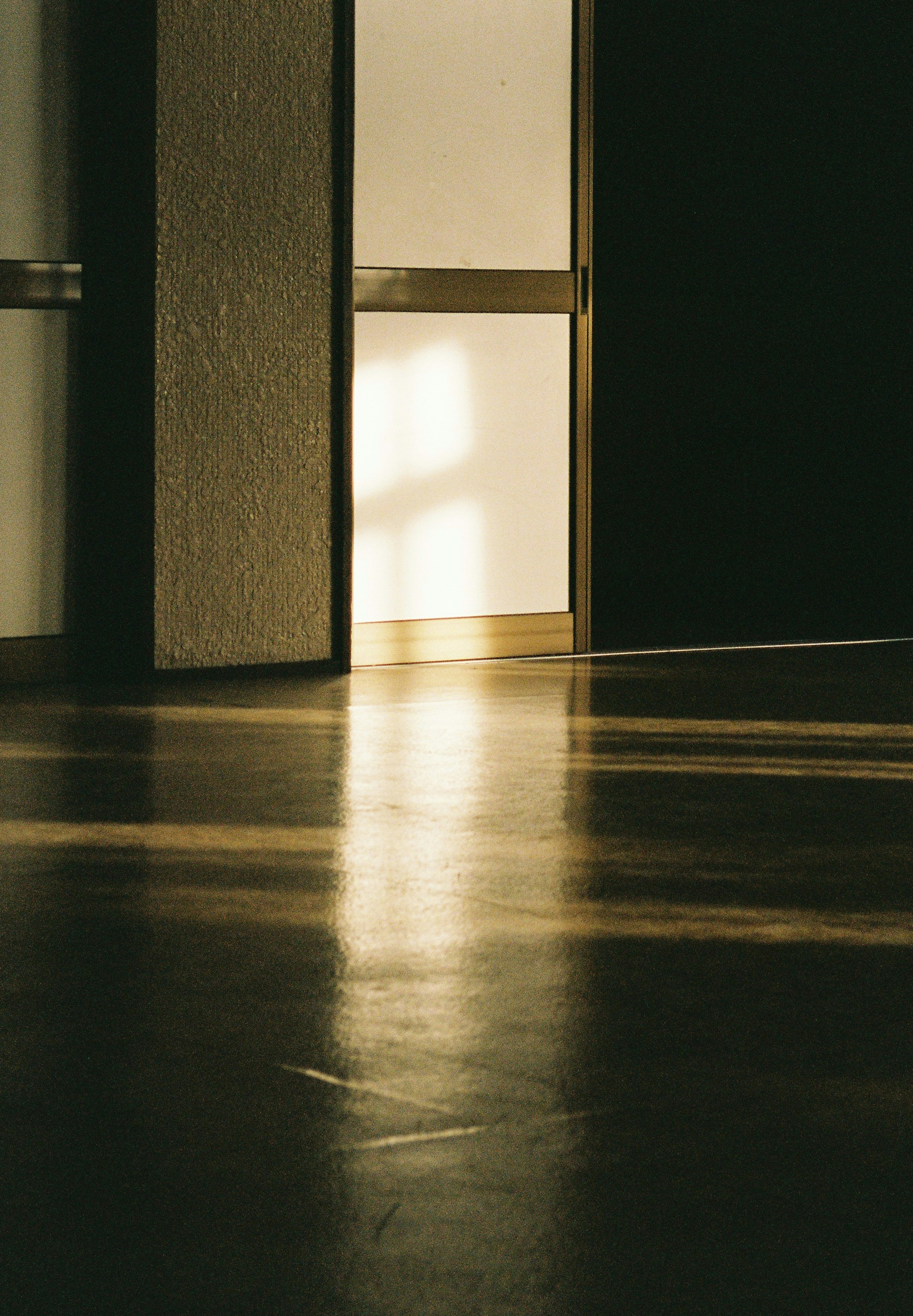 Entrance of a room with sunlight streaming in and floor texture