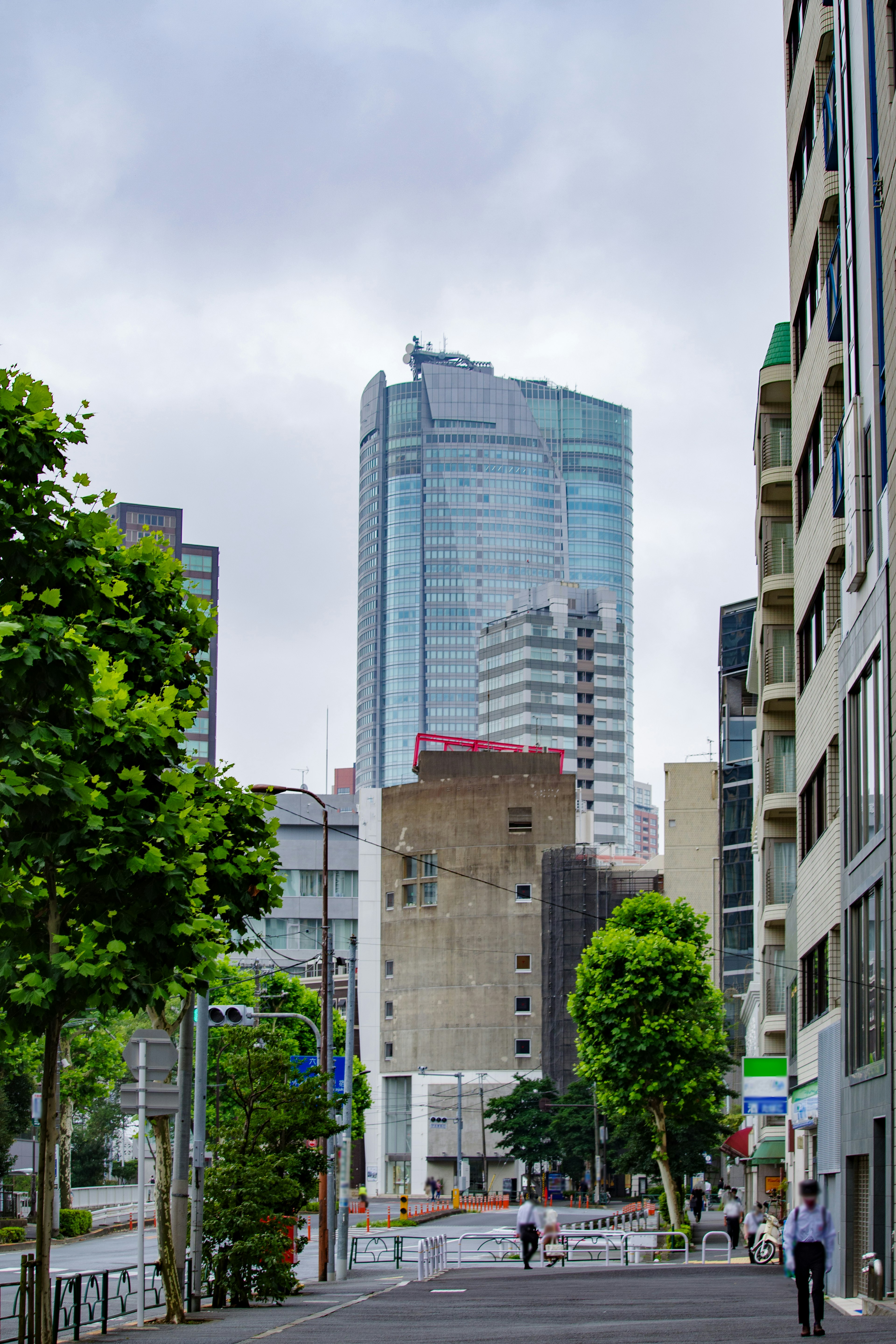 Pemandangan kota dengan gedung tinggi di Tokyo