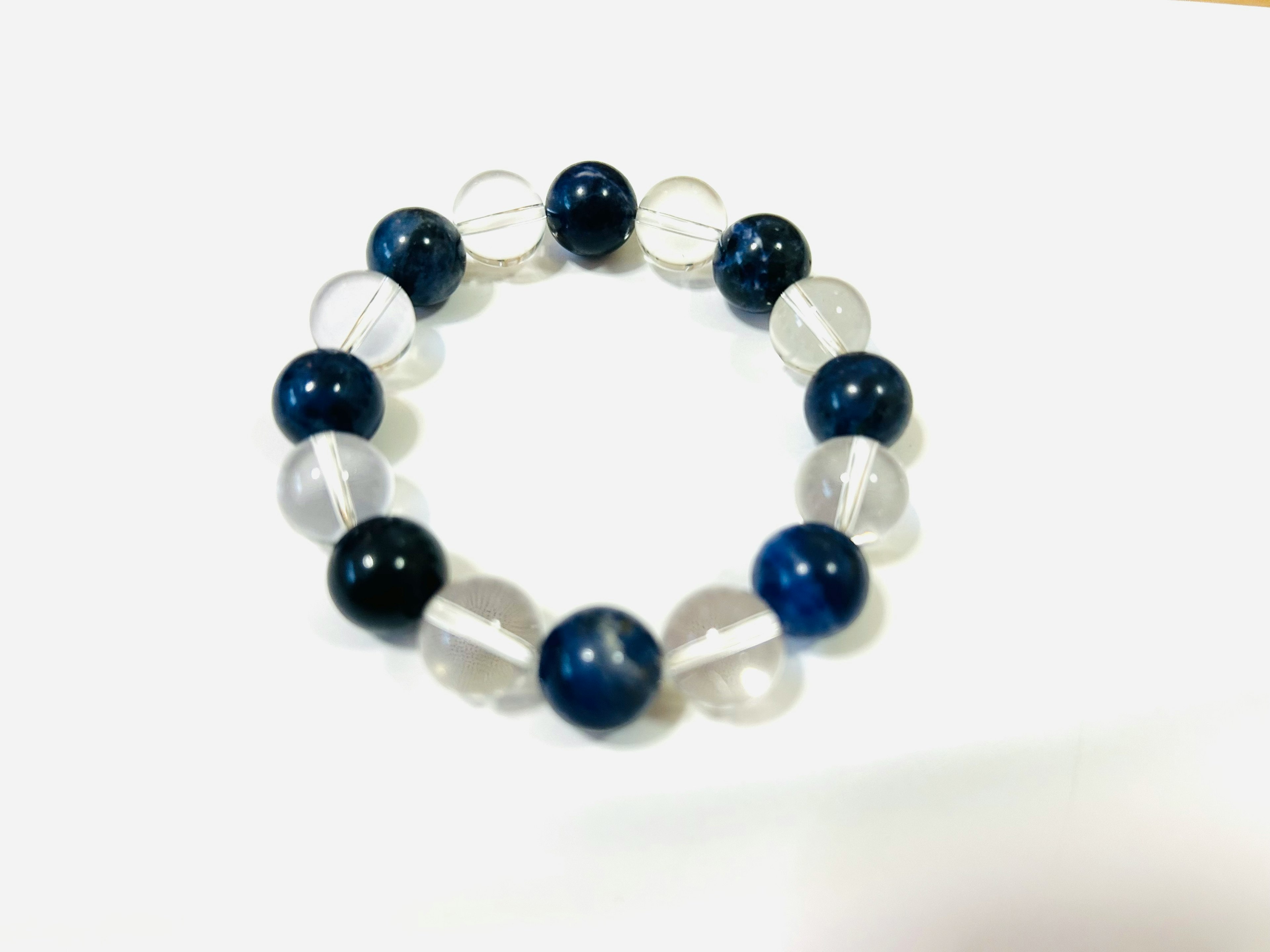 Bracelet en perles bleues et transparentes