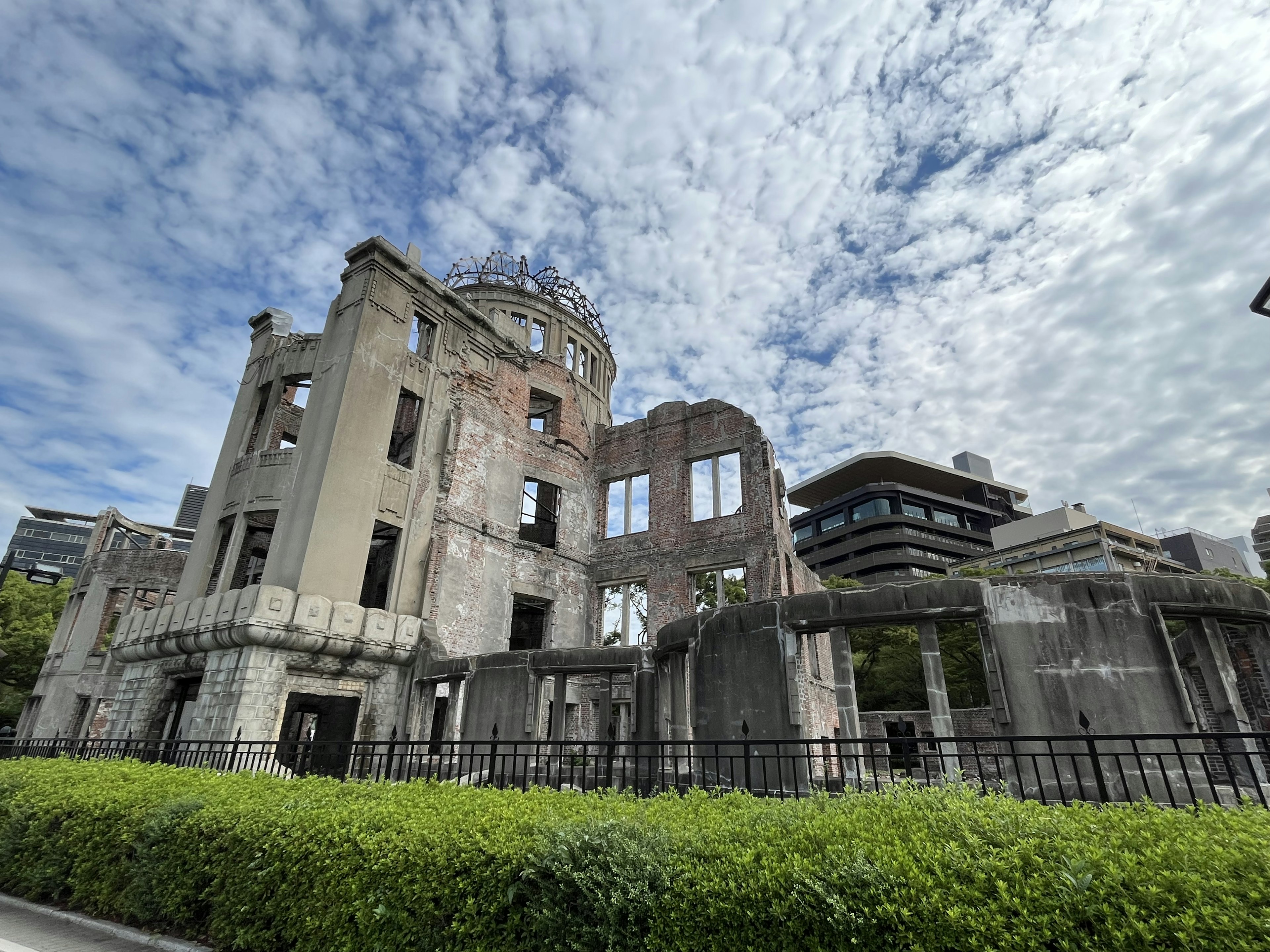 Mémorial de la paix d'Hiroshima, ruines historiques avec ciel bleu en arrière-plan