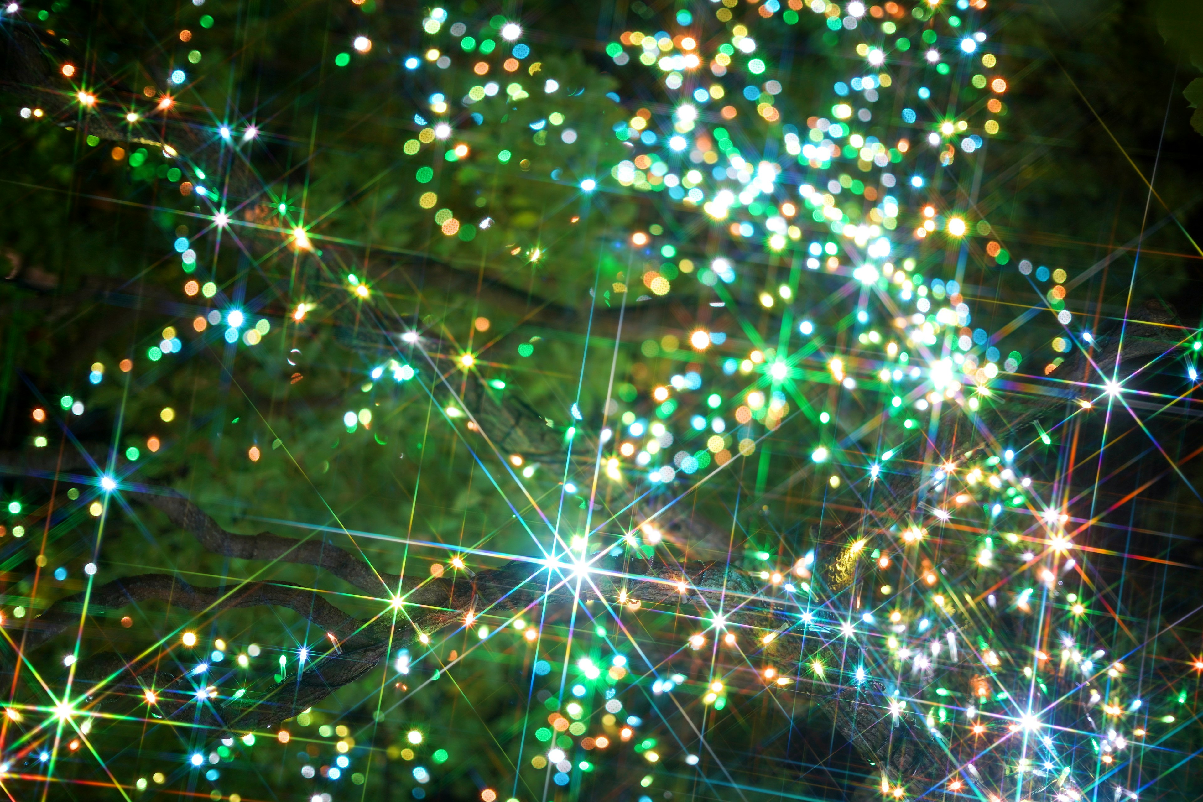 Beau fond avec des points verts et bleus lumineux dispersés