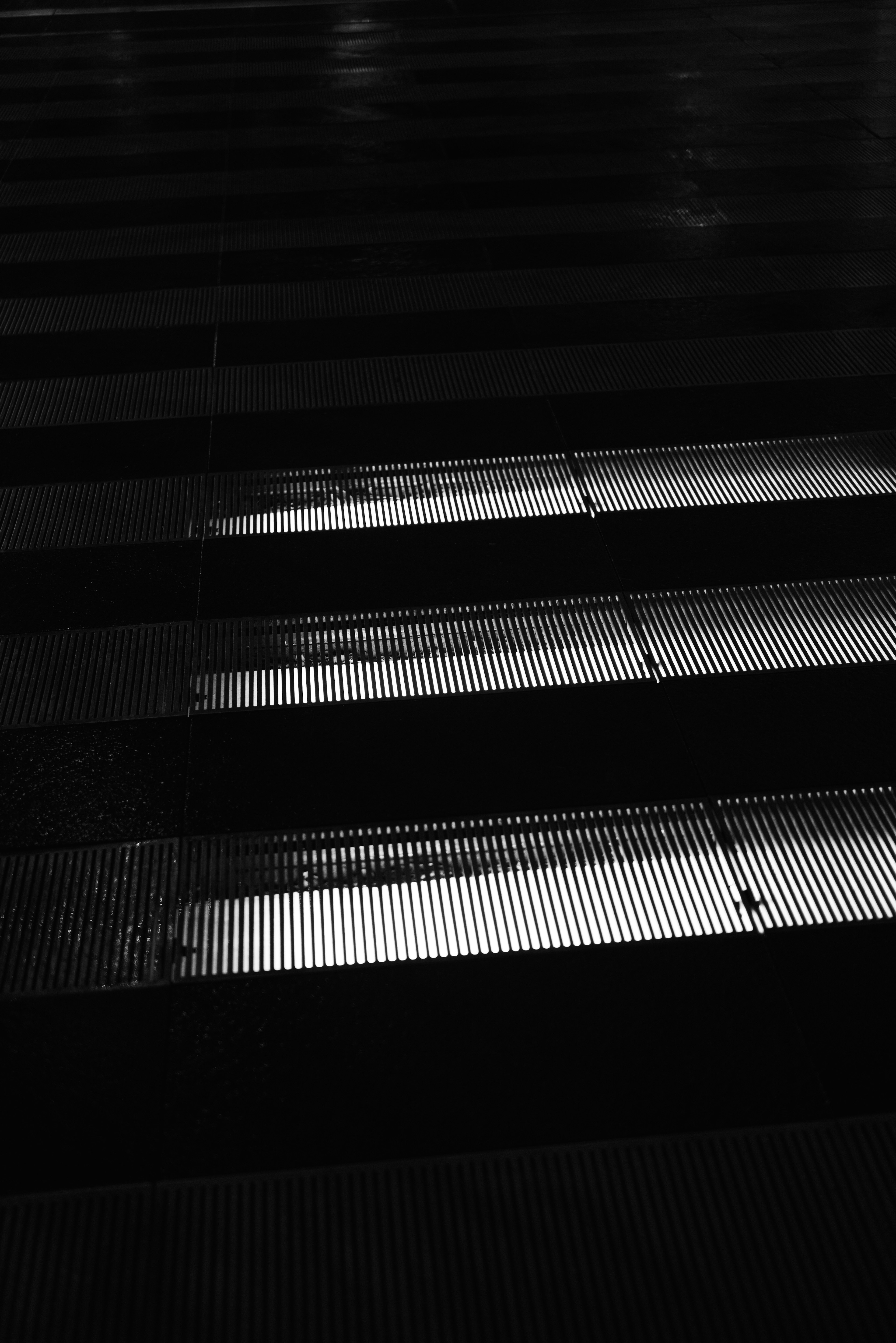 Black and white striped pattern with light reflections