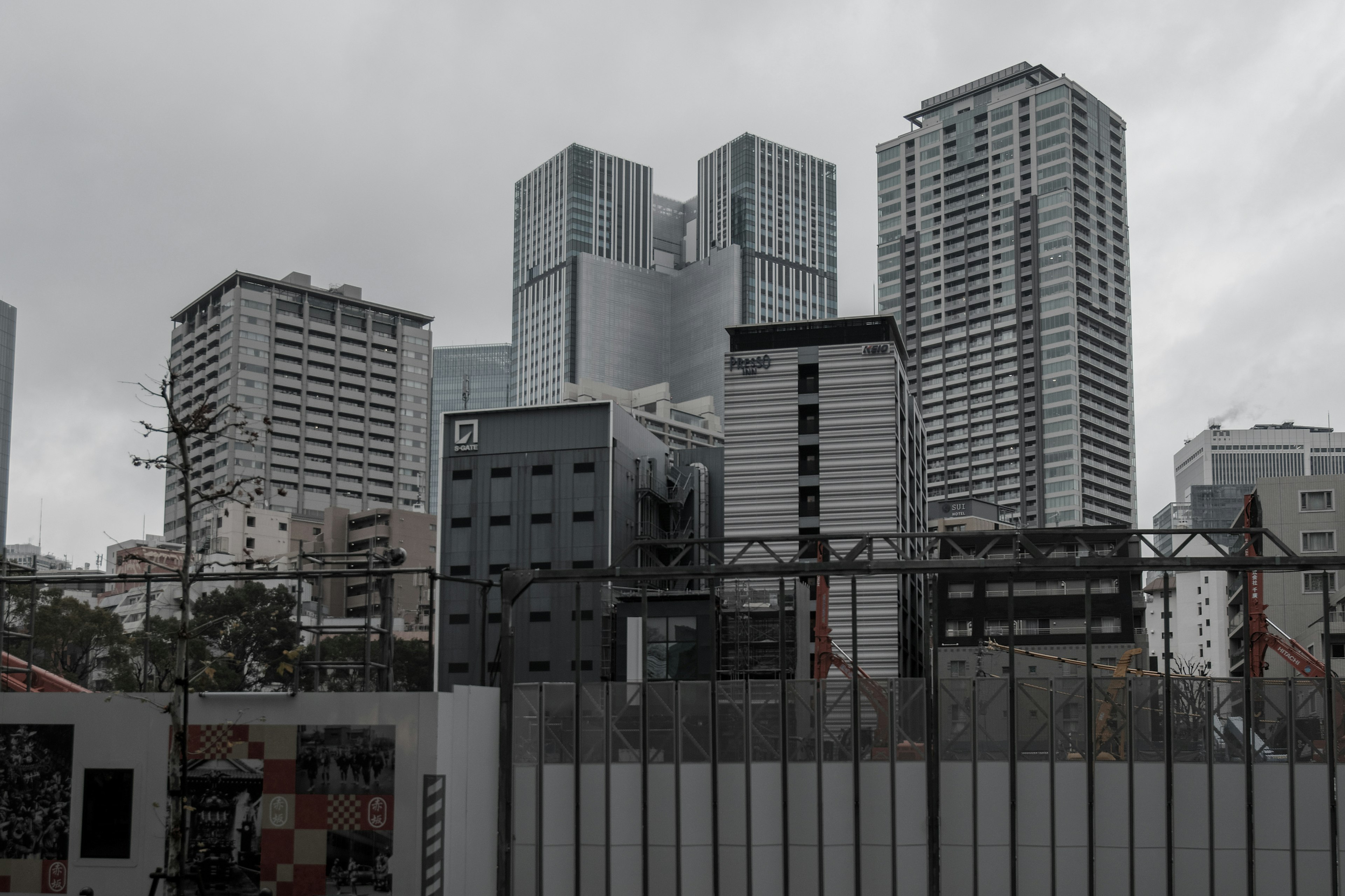 Urban skyline featuring tall buildings under a cloudy sky