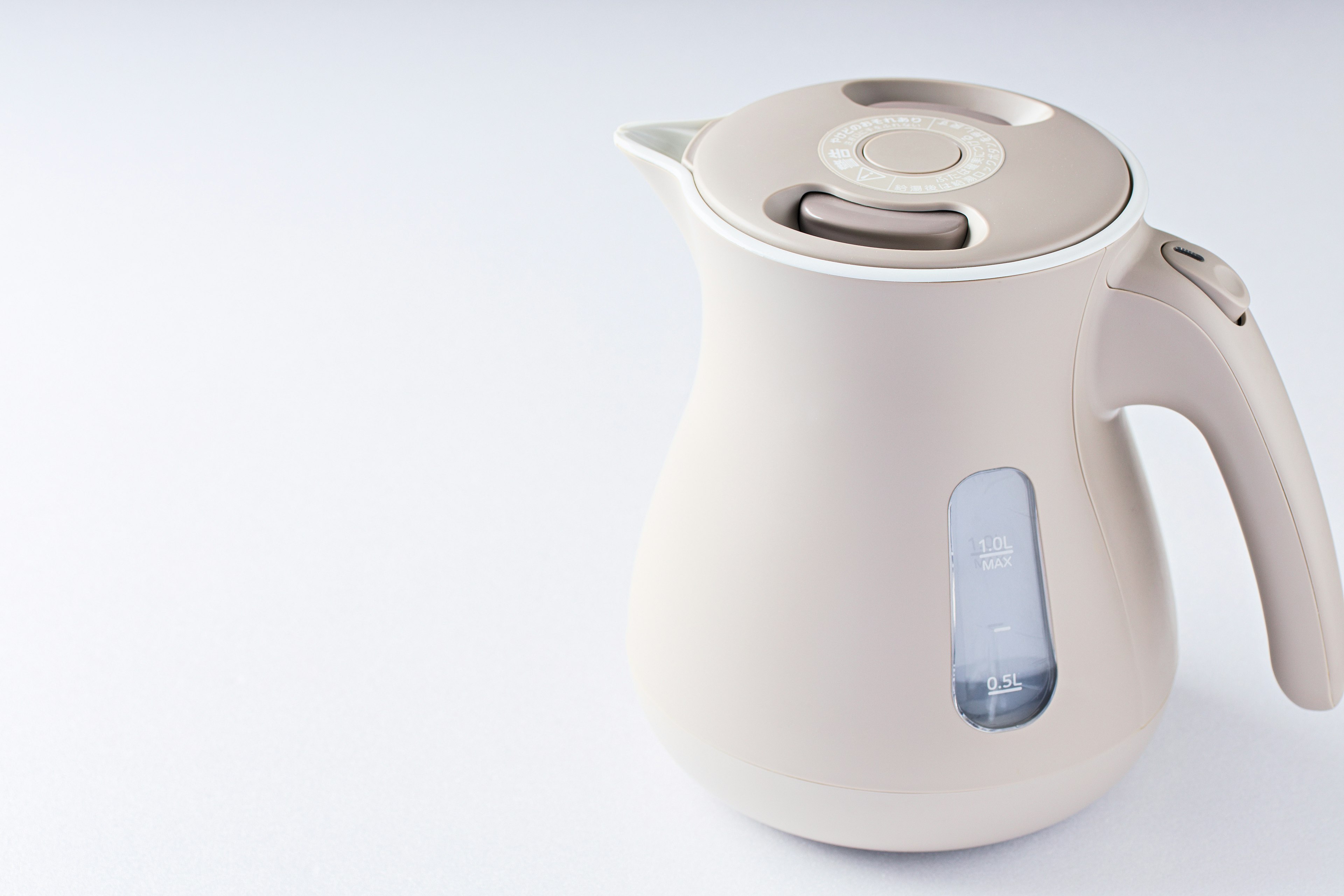 A simple and modern electric kettle design