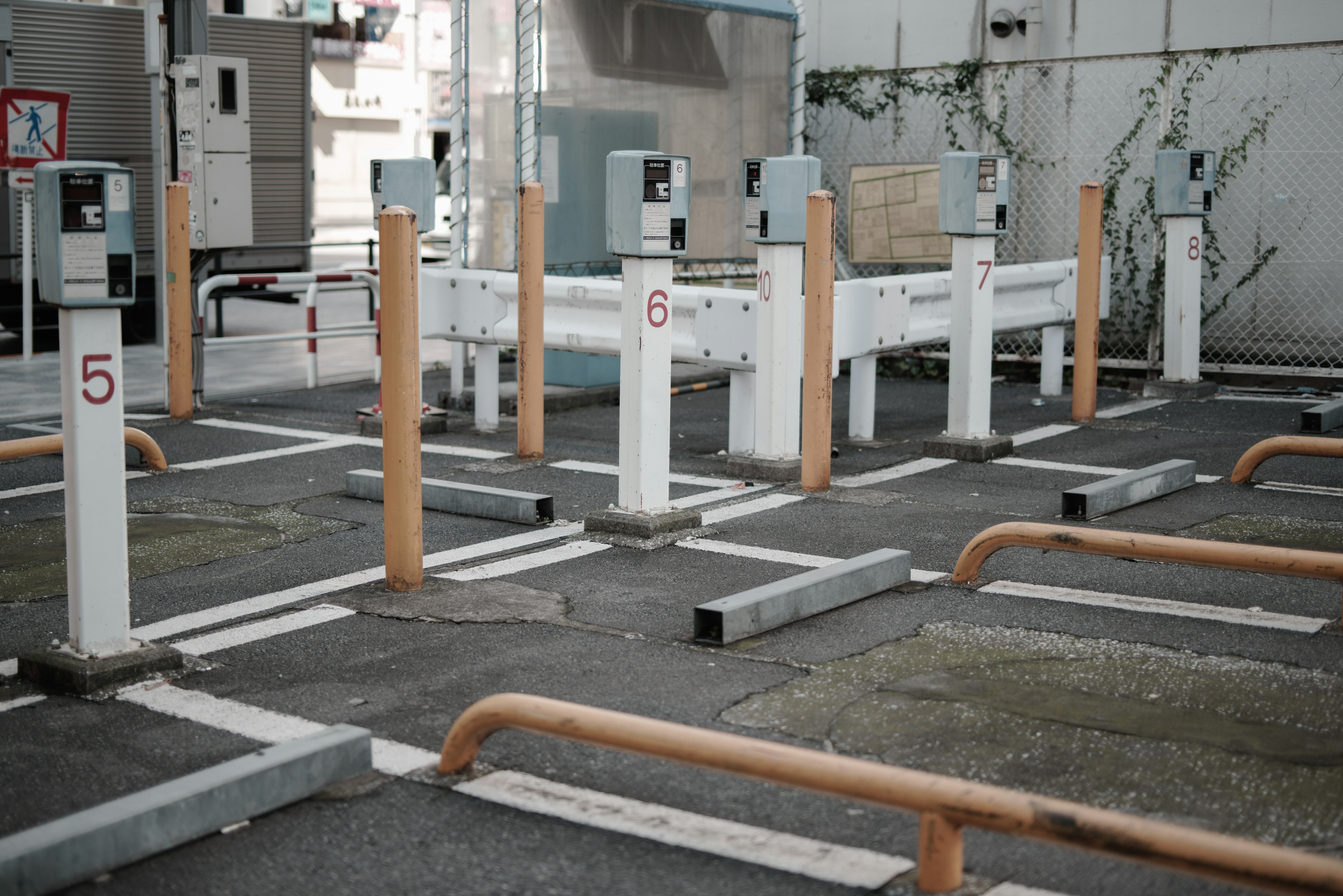 空停車場與編號停車位