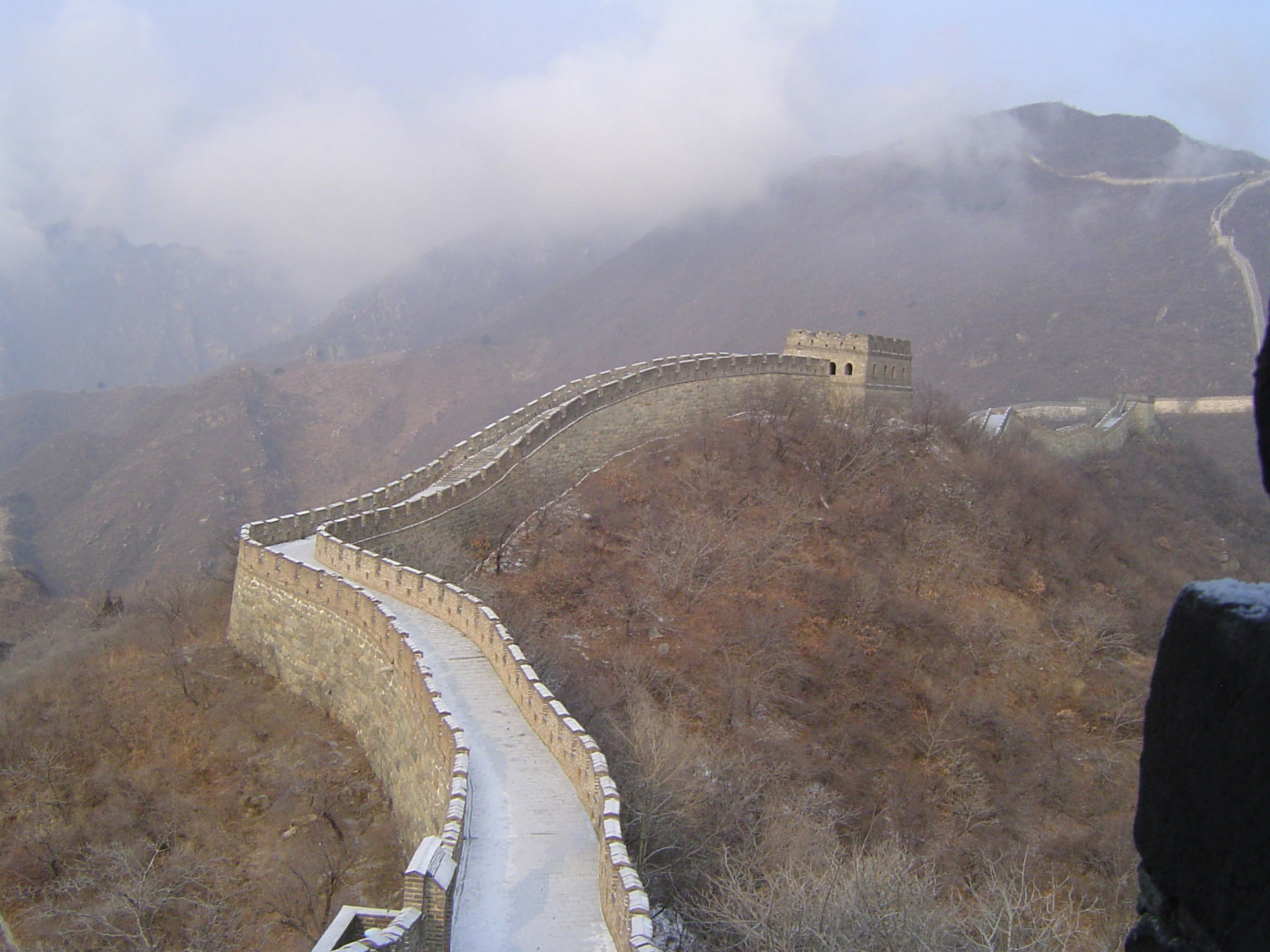 Scenic view of the Great Wall shrouded in mist winding through mountains